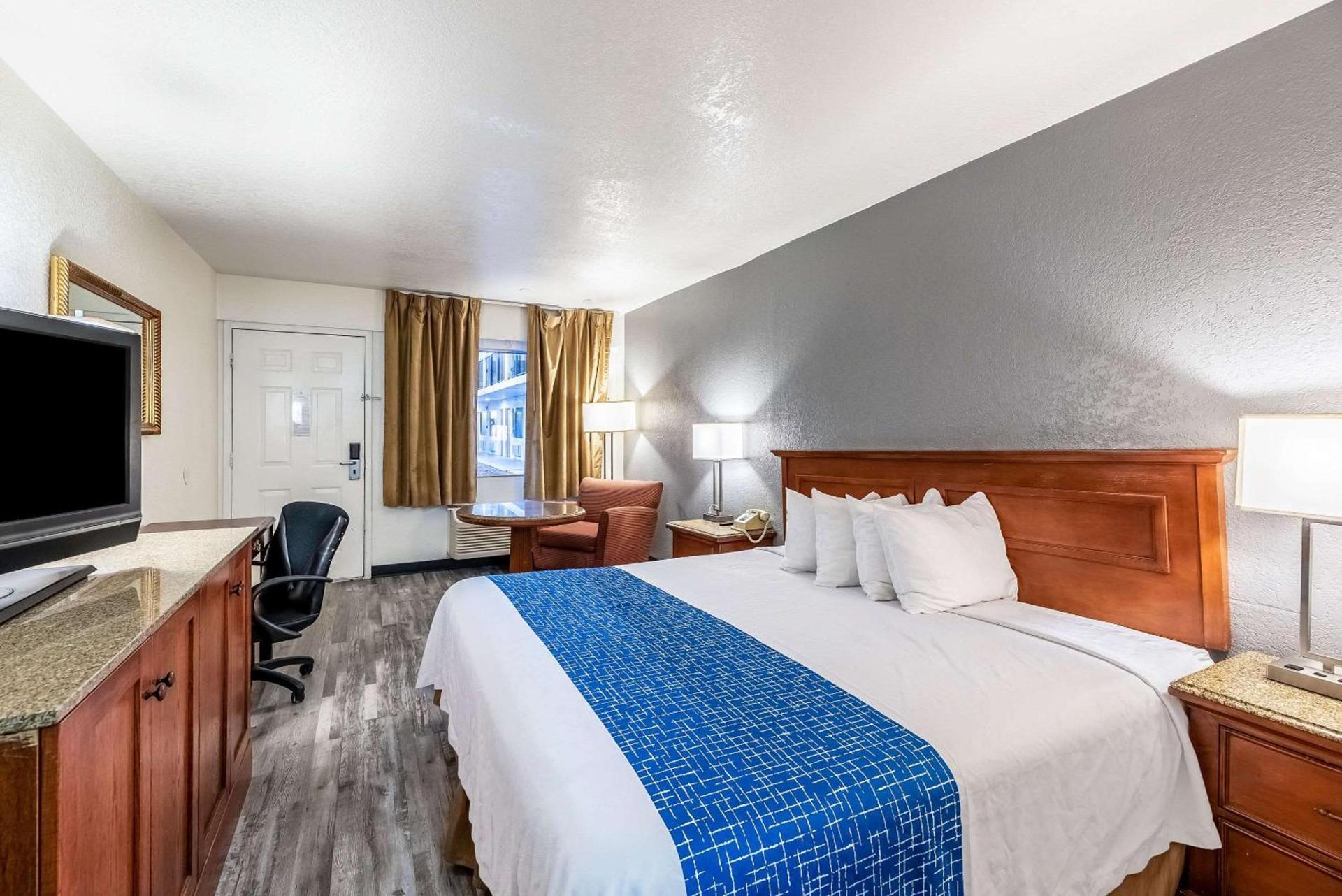 Econo Lodge Phoenix North I-17 photo 15