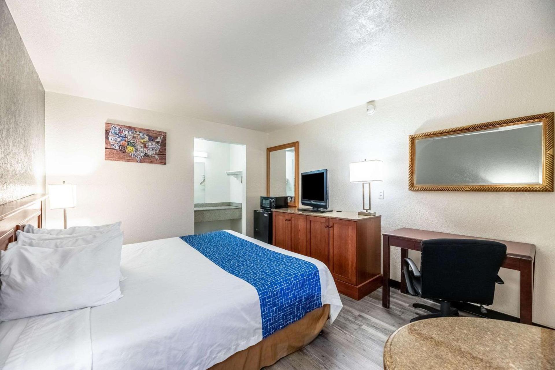 Econo Lodge Phoenix North I-17 photo 16