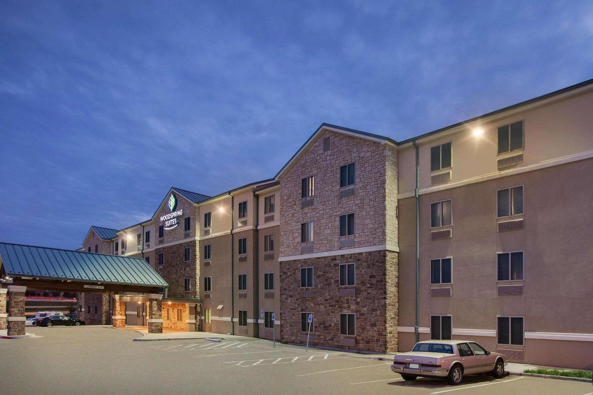WoodSpring Suites Las Colinas - Northwest Dallas photo 2