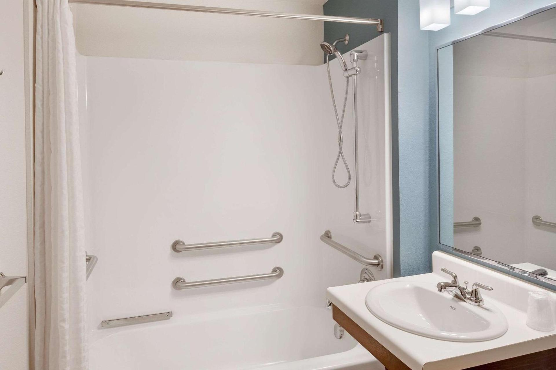 WoodSpring Suites Las Colinas - Northwest Dallas photo 13