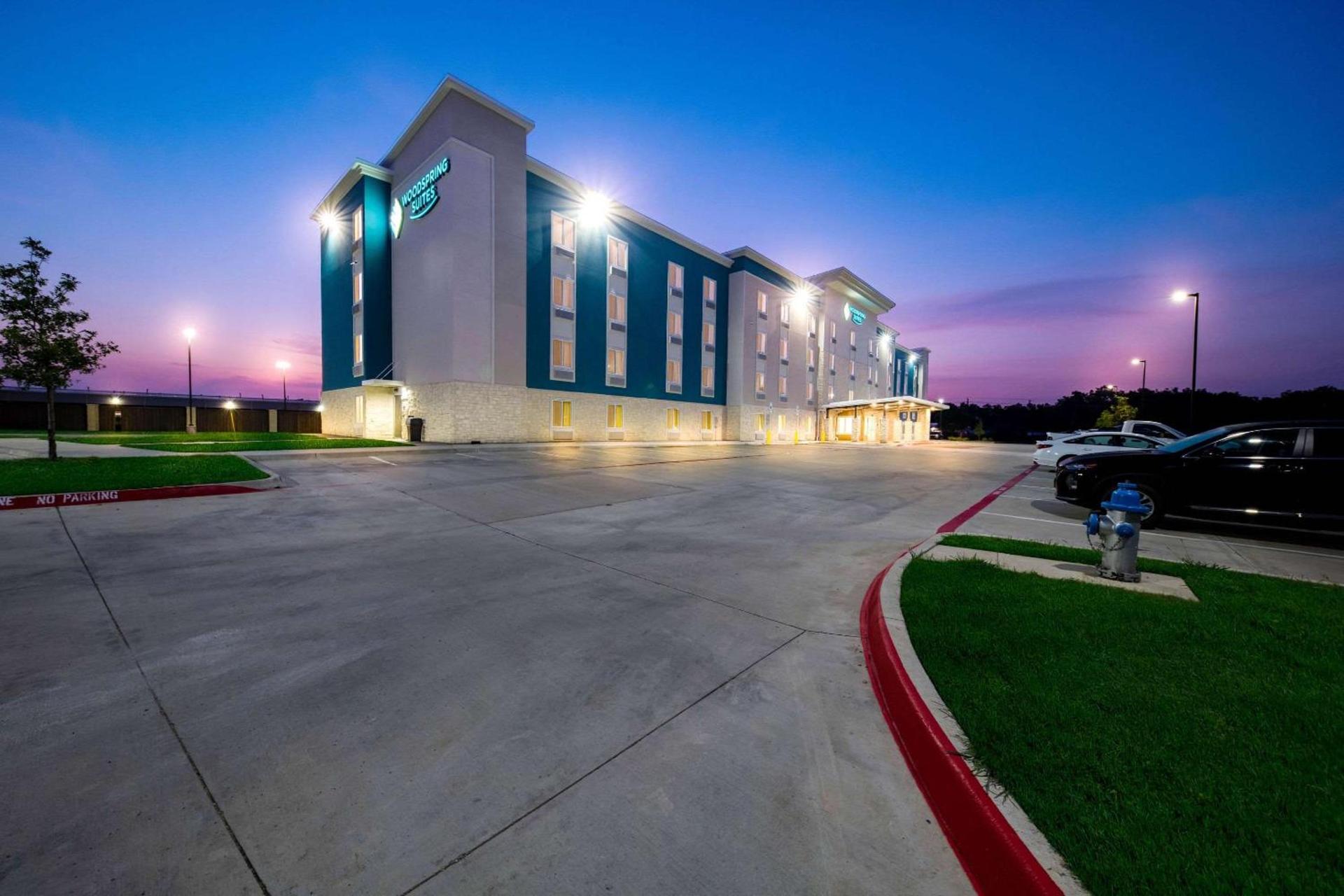 WoodSpring Suites Dallas Plano Central Legacy Drive photo 4
