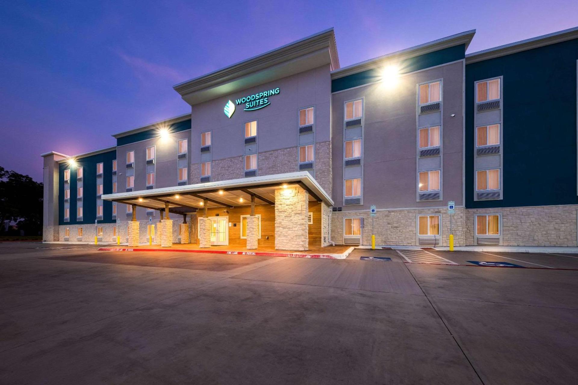 WoodSpring Suites Dallas Plano Central Legacy Drive photo 5