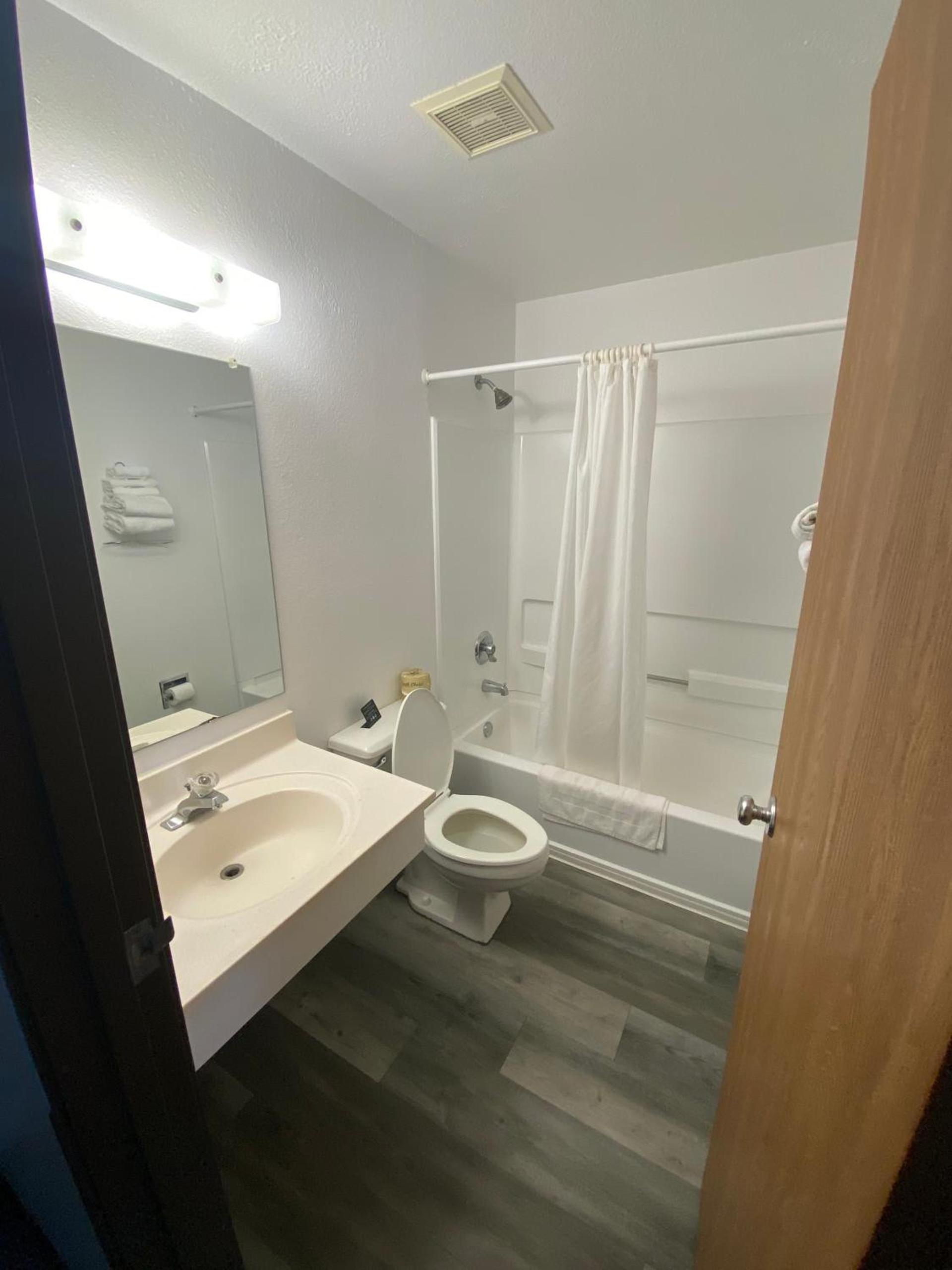 Americas Choice Inn & Suites photo 5