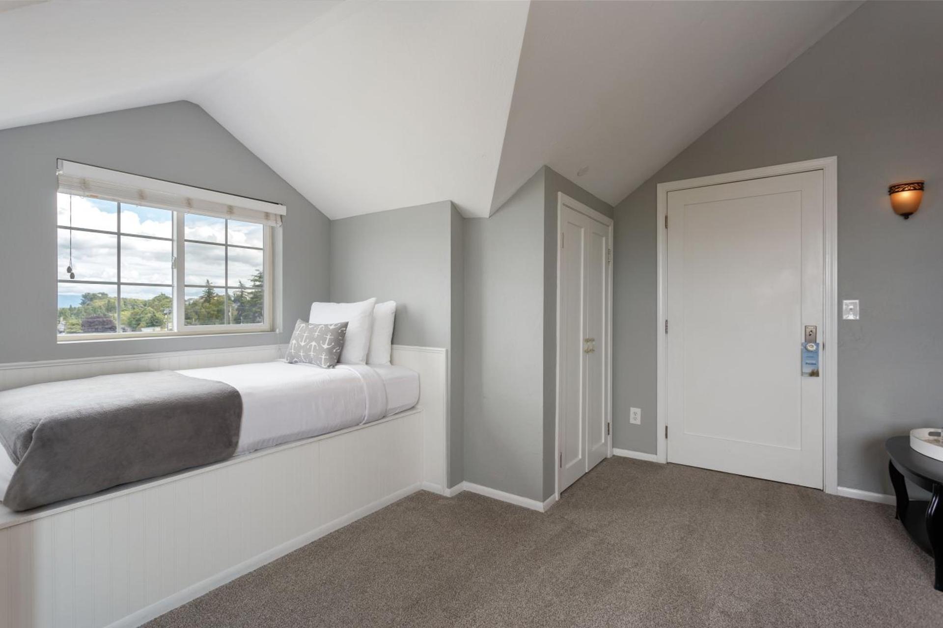 Nantucket Inn - Anacortes photo 16