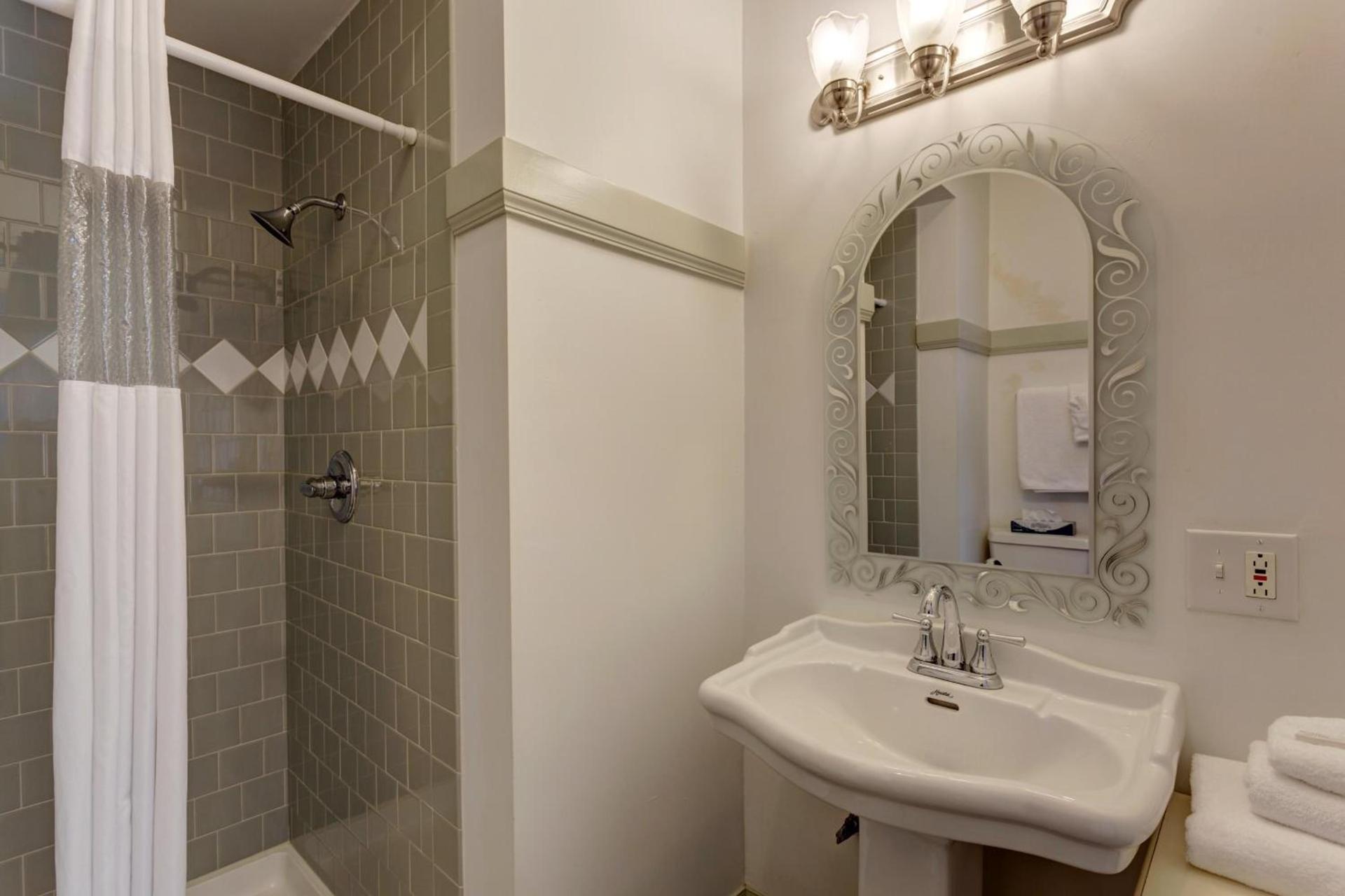 Nantucket Inn - Anacortes photo 44