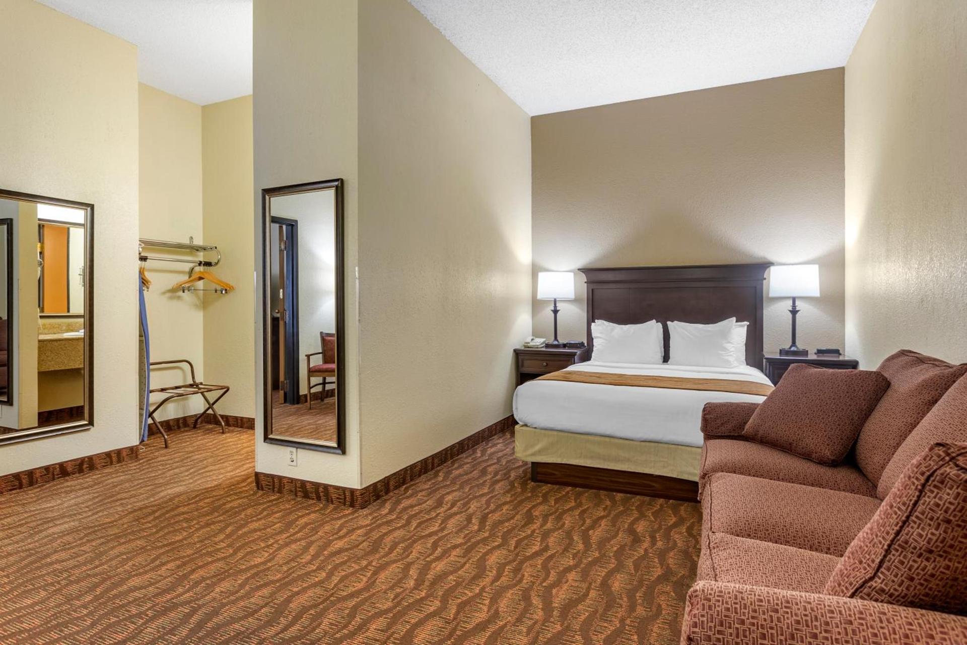 Comfort Inn at Thousand Hills photo 29