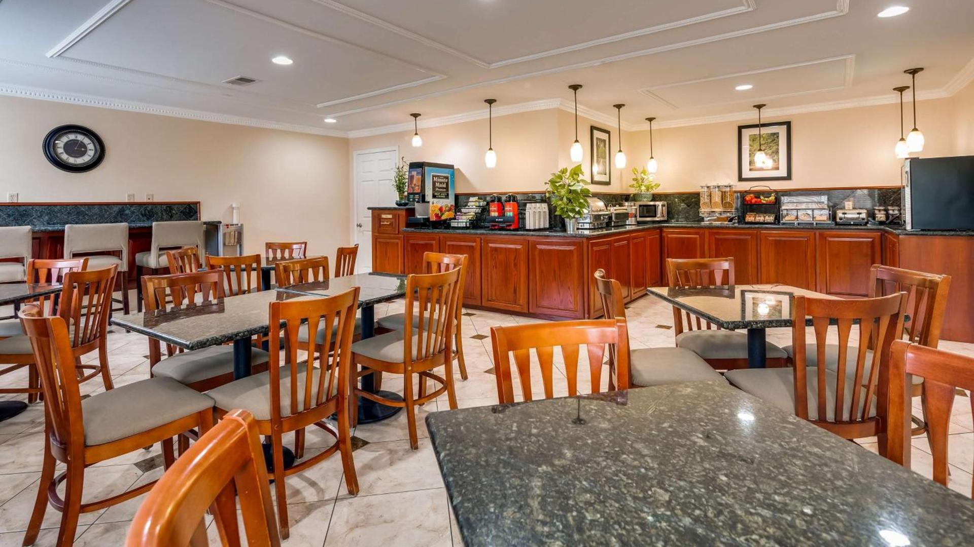 Best Western Pineywoods Inn photo 19