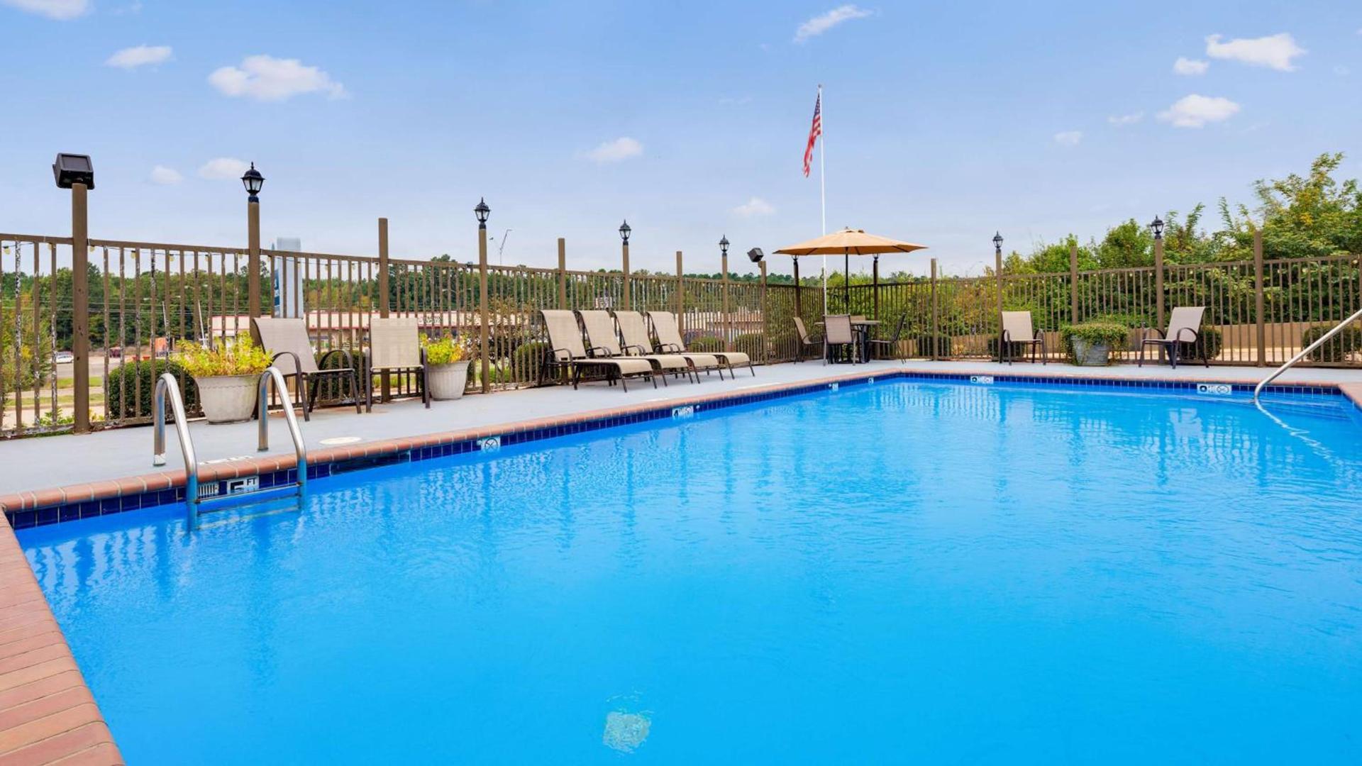 Best Western Pineywoods Inn photo 2