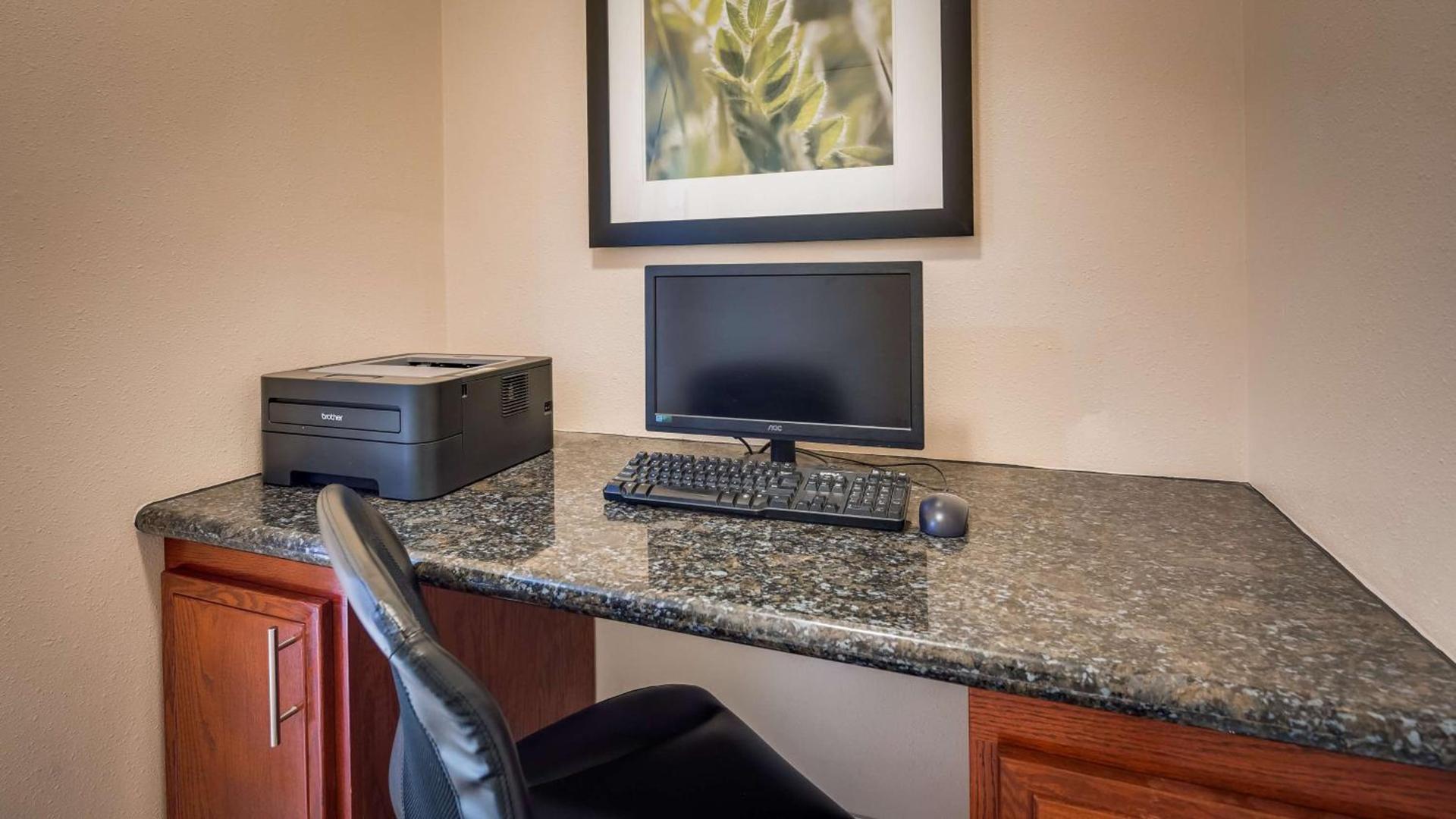 Best Western Pineywoods Inn photo 18