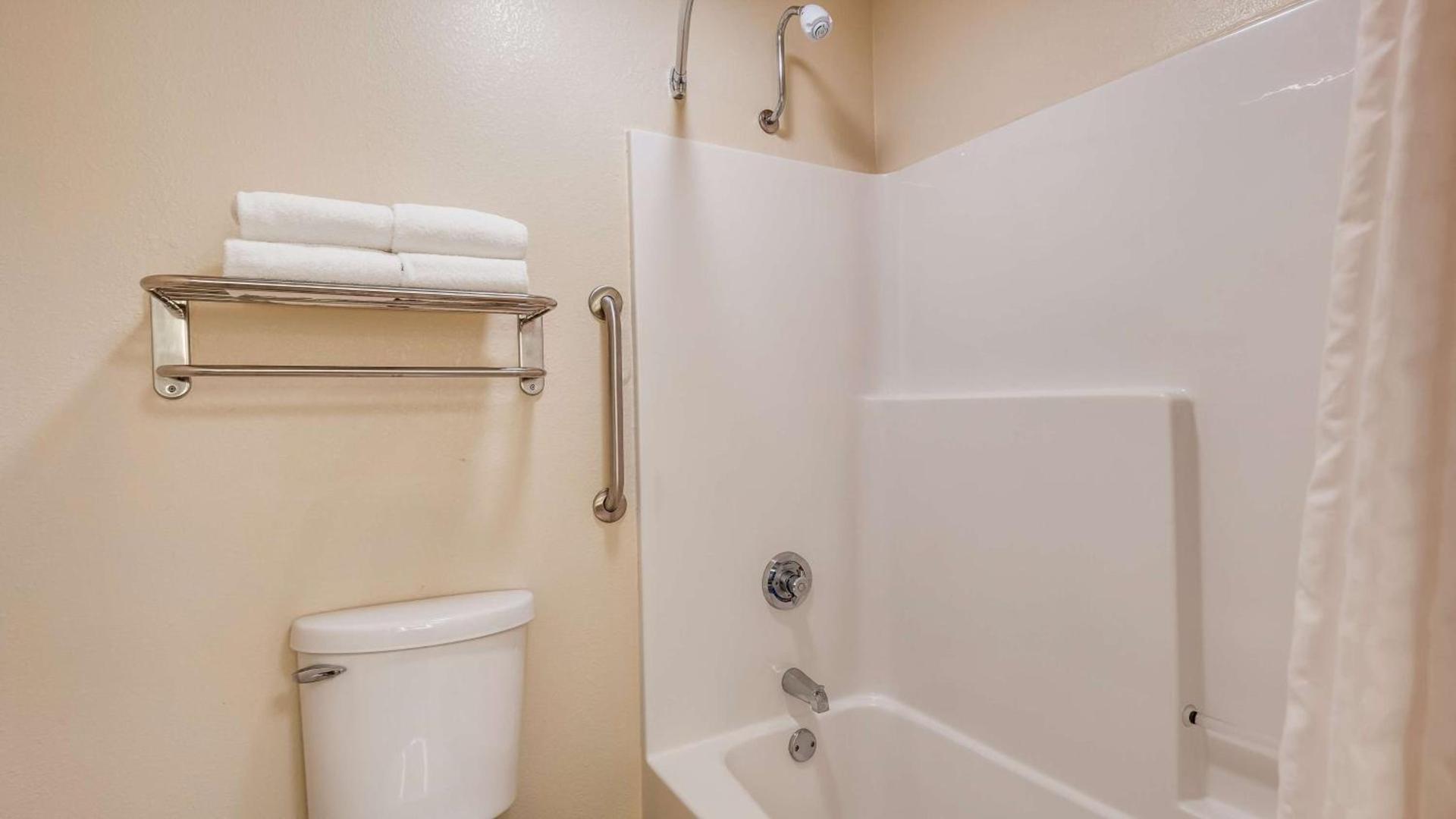 Best Western Pineywoods Inn photo 14