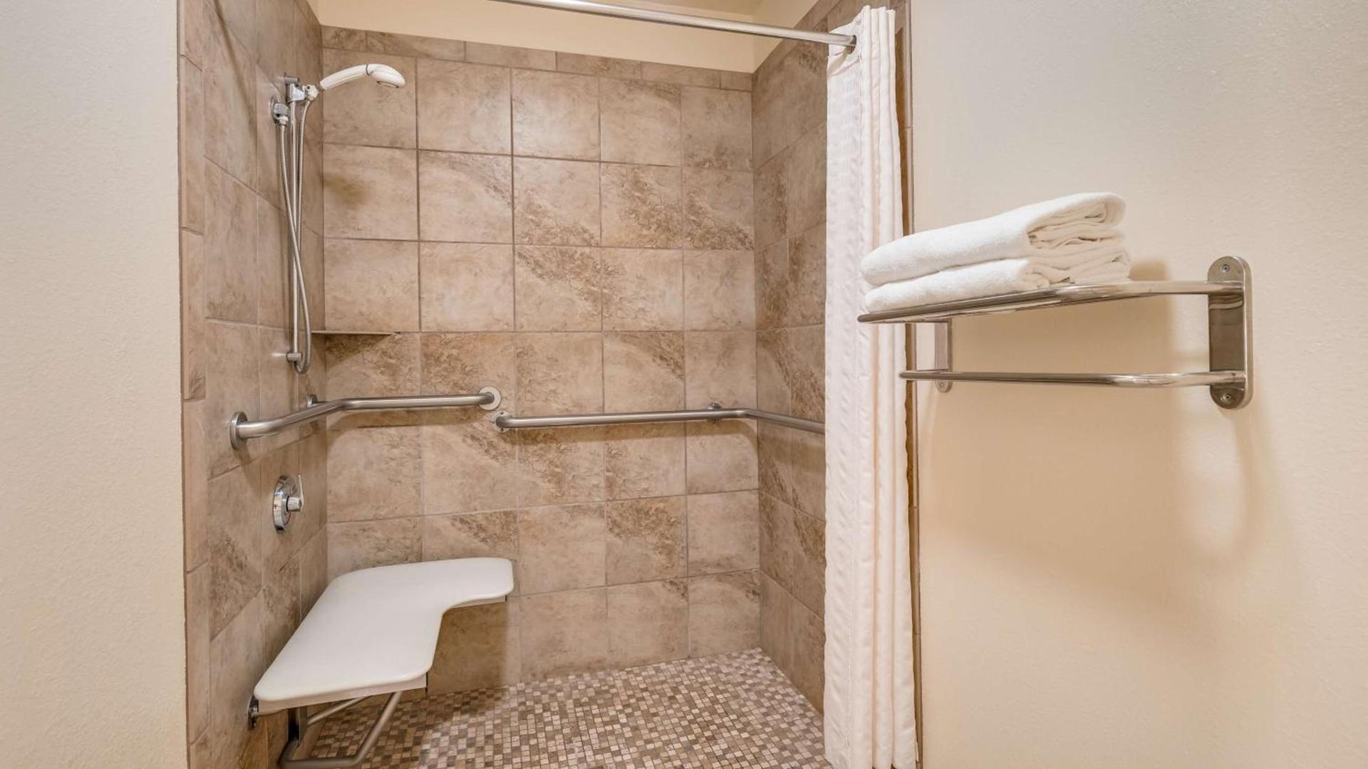 Best Western Pineywoods Inn photo 15