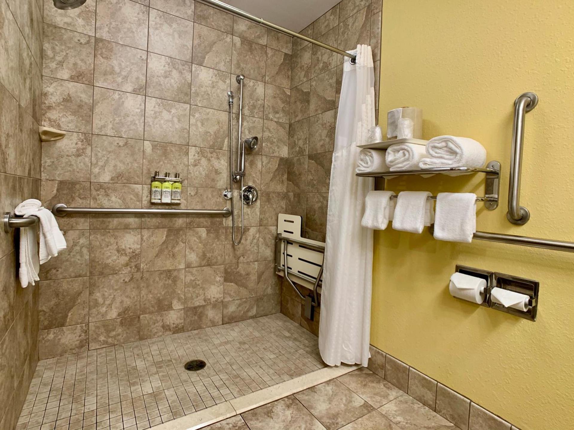 Holiday Inn Express Hotel & Suites Charleston - Northwoods by IHG photo 35