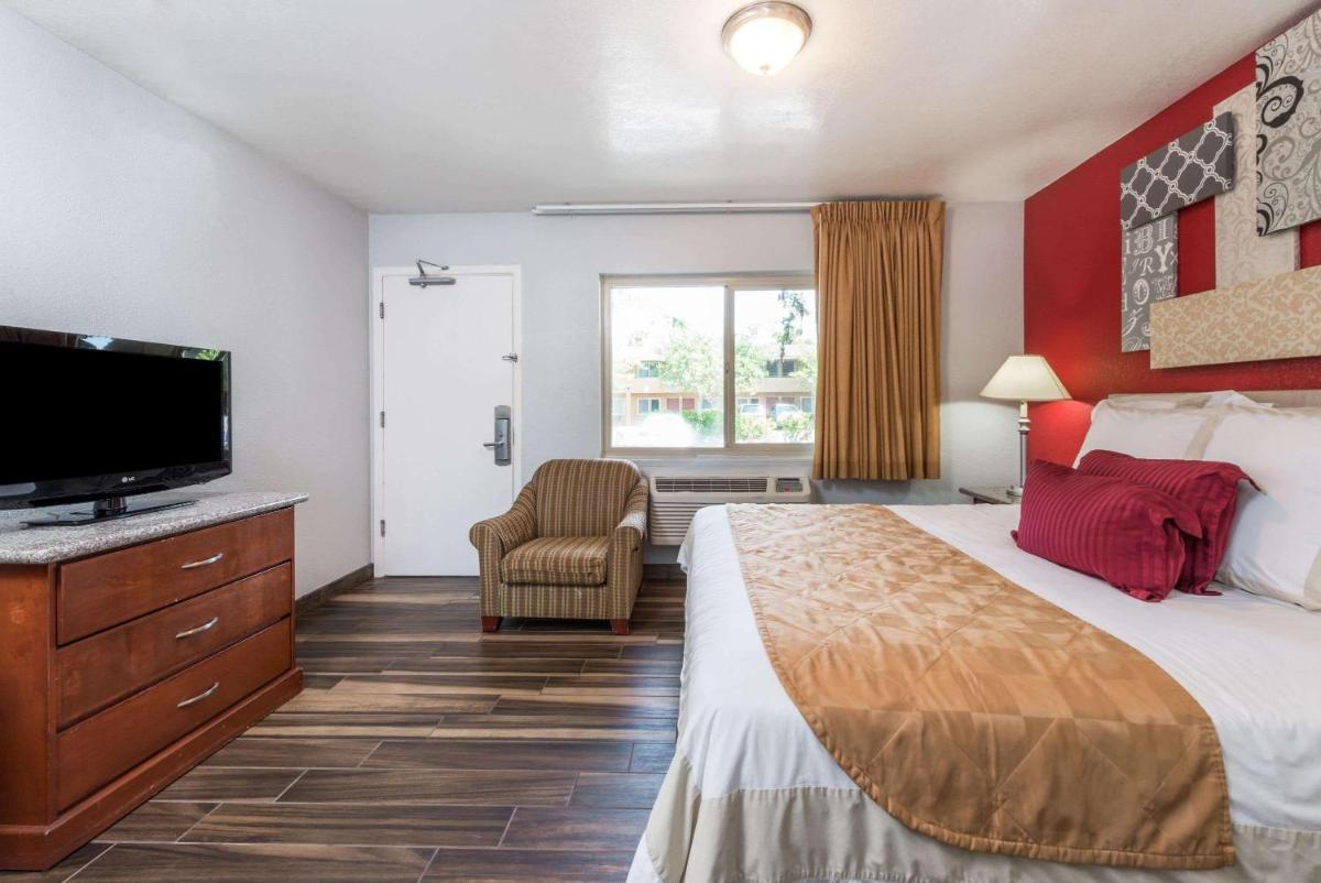 Ramada by Wyndham near SeaWorld / Mission Beach photo 5