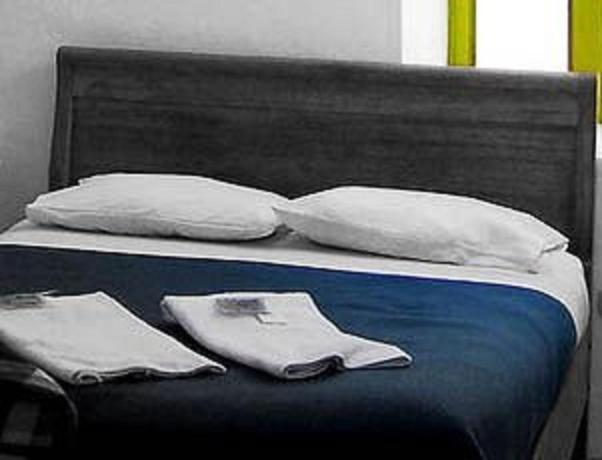 Collins Avenue Hostel photo 2