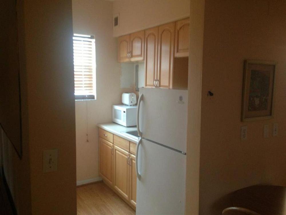 Collins Avenue Hostel photo 4