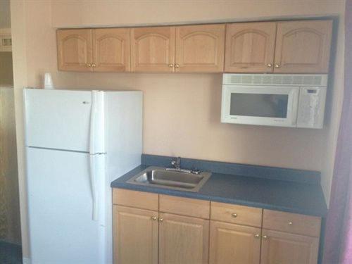 Collins Avenue Hostel photo 5
