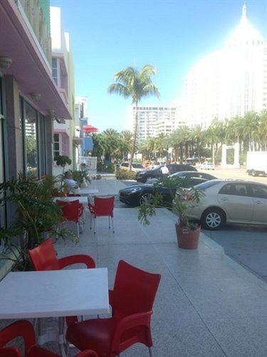 Collins Avenue Hostel photo 7