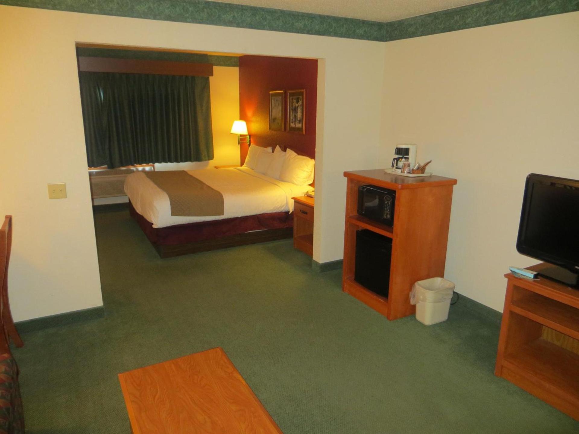 AmericInn by Wyndham Manitowoc photo 13