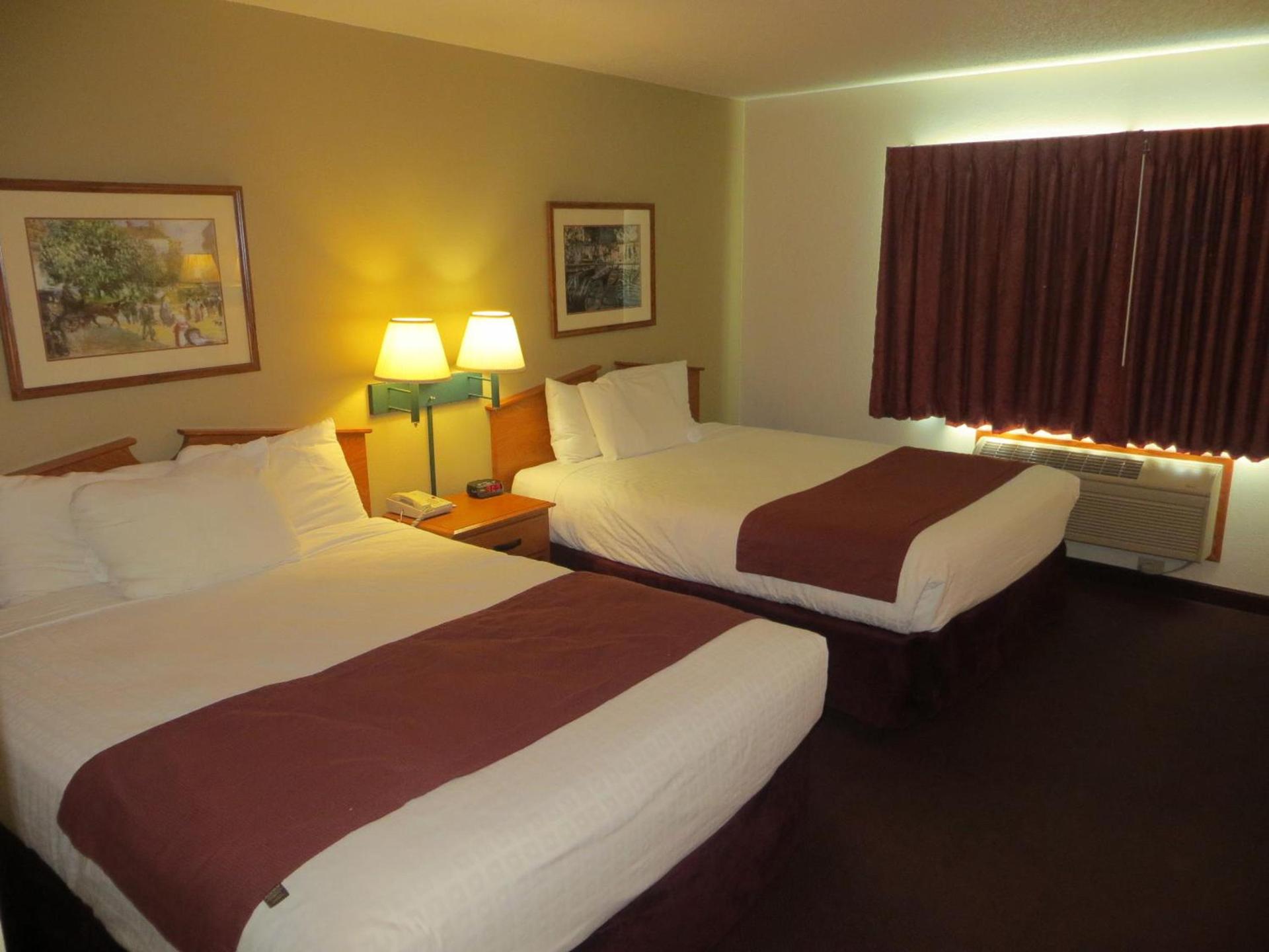 AmericInn by Wyndham Manitowoc photo 8