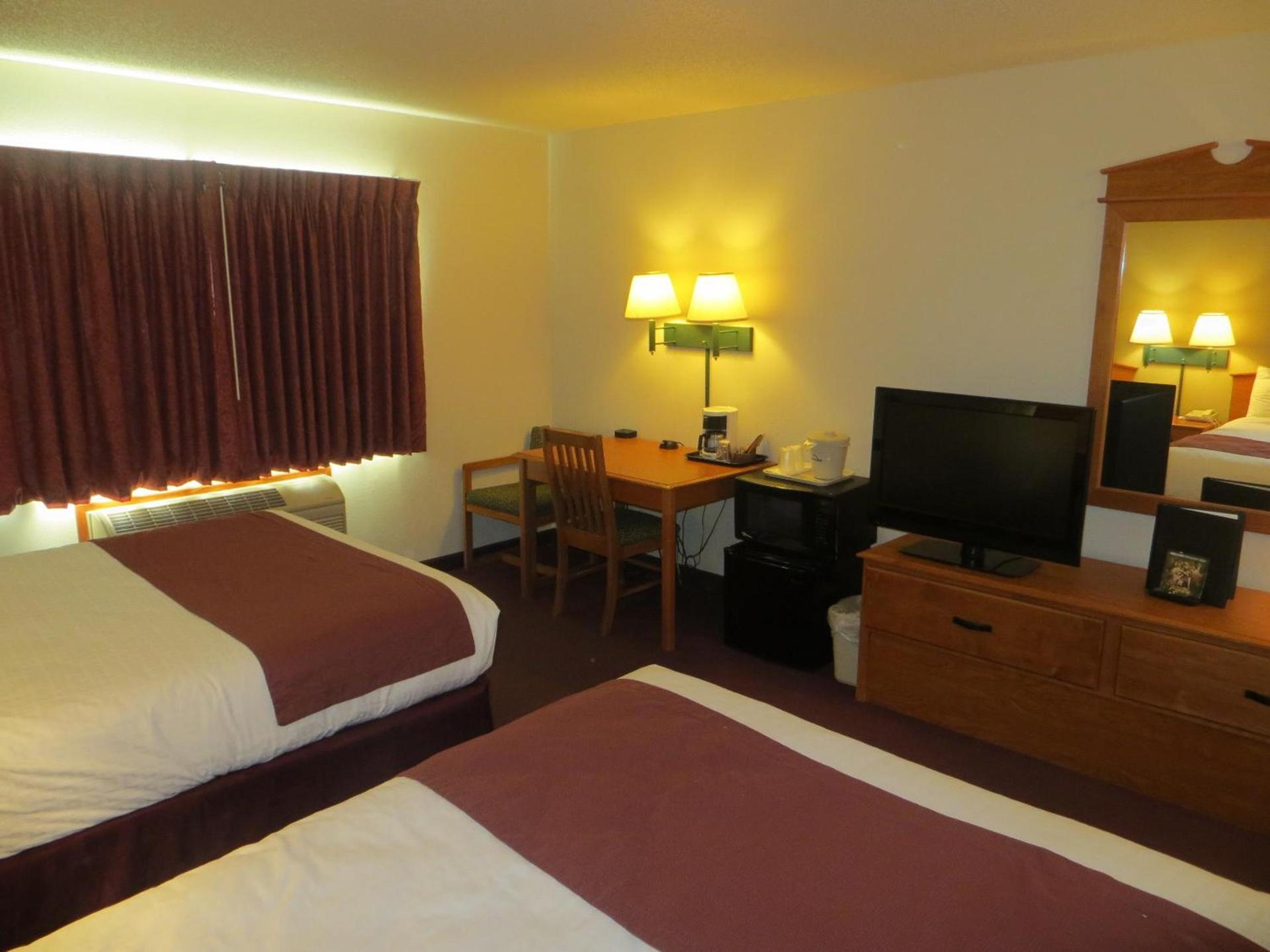 AmericInn by Wyndham Manitowoc photo 14