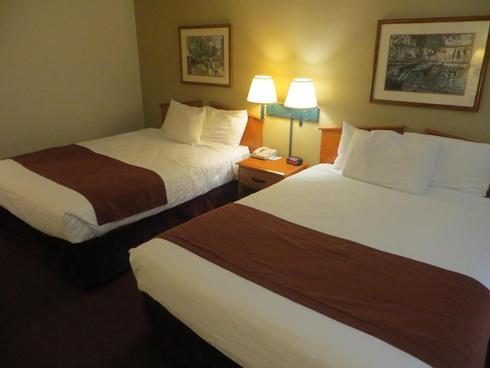 AmericInn by Wyndham Manitowoc photo 10