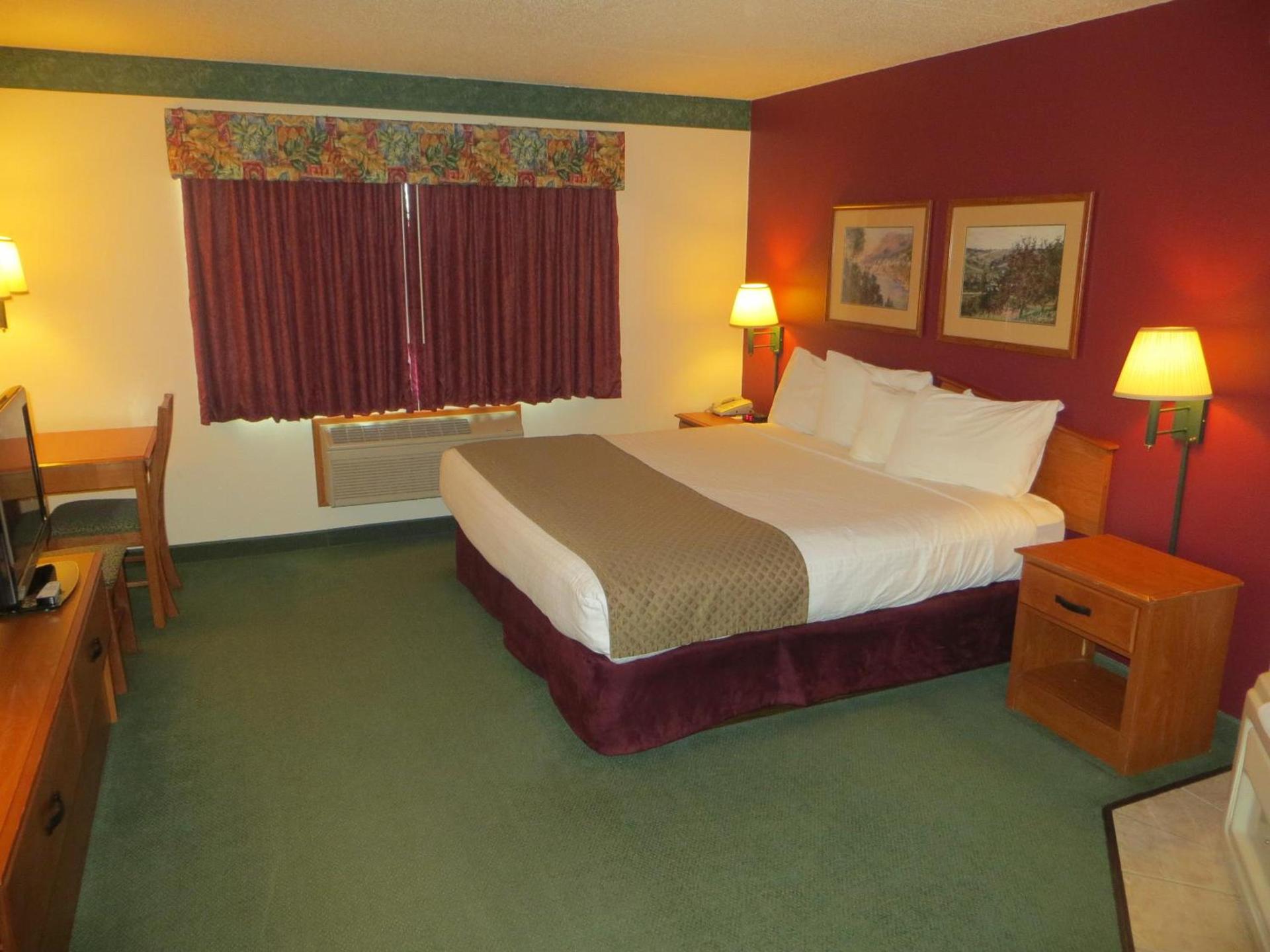 AmericInn by Wyndham Manitowoc photo 4