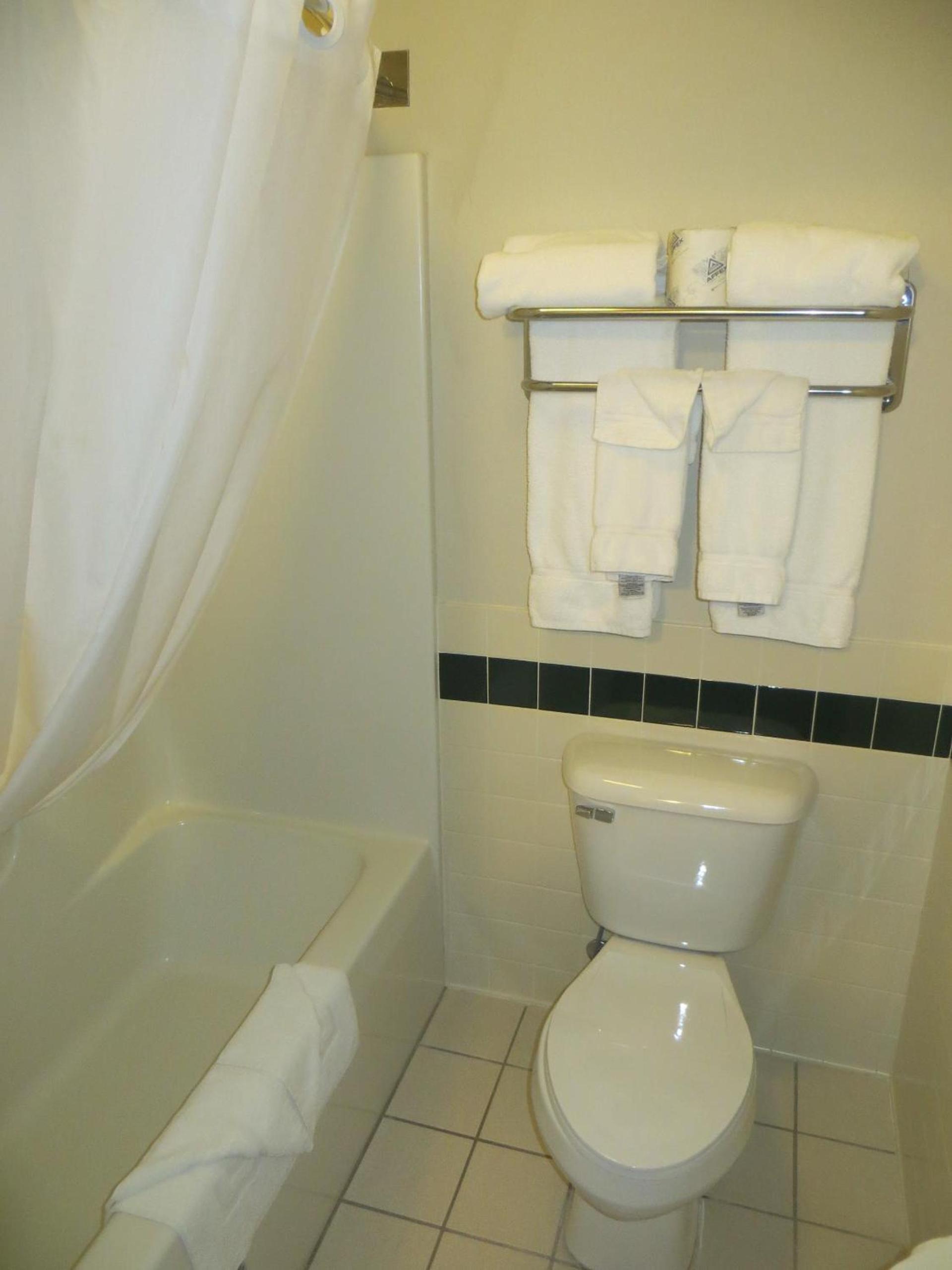 AmericInn by Wyndham Manitowoc photo 17