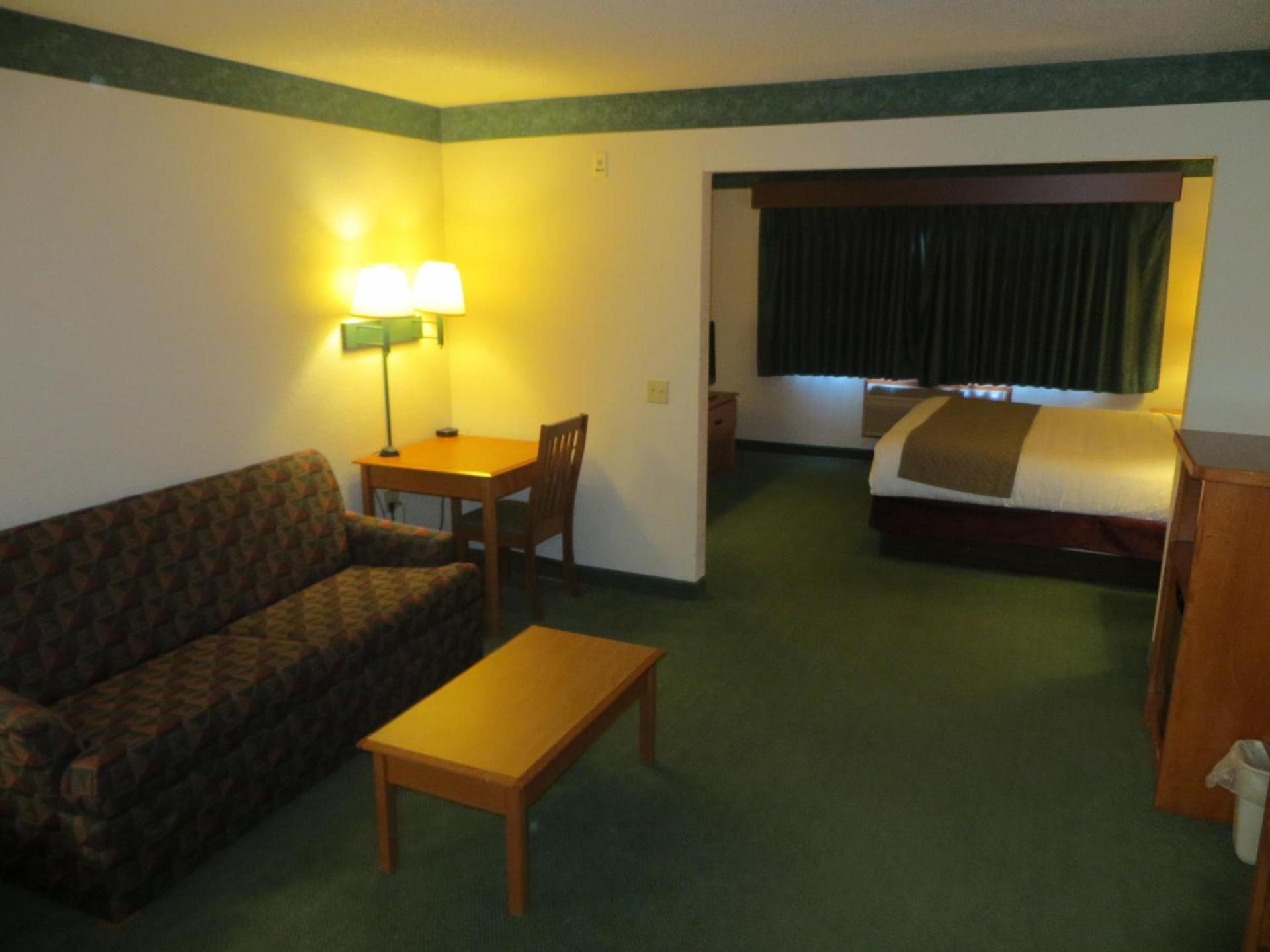 AmericInn by Wyndham Manitowoc photo 37