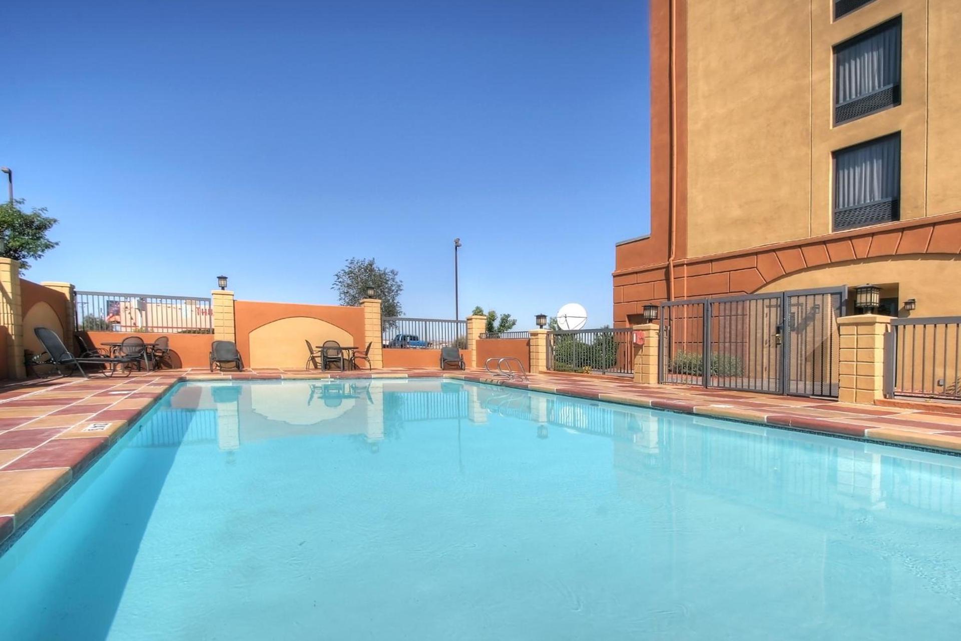 Holiday Inn Express Hotel & Suites Albuquerque Midtown by IHG photo 40