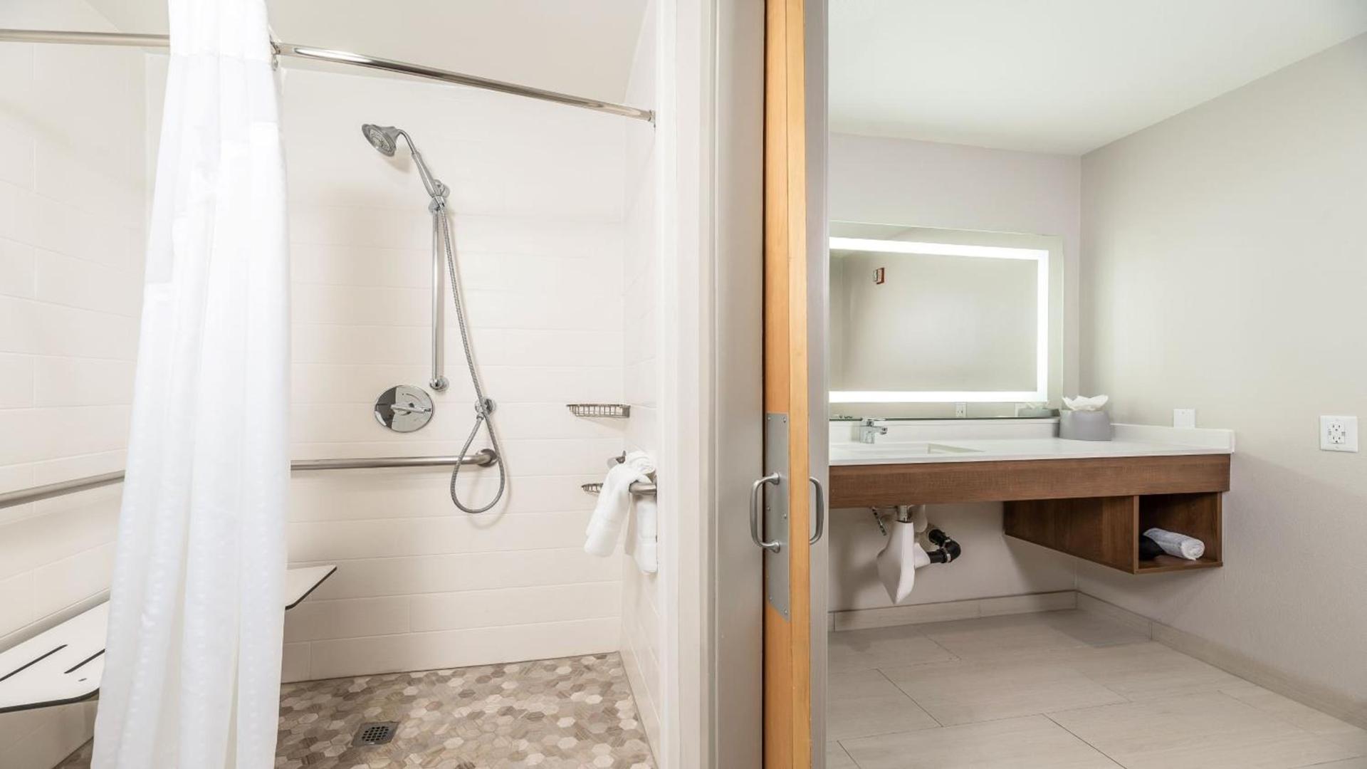 Holiday Inn Express Fremont - Milpitas Central by IHG photo 72