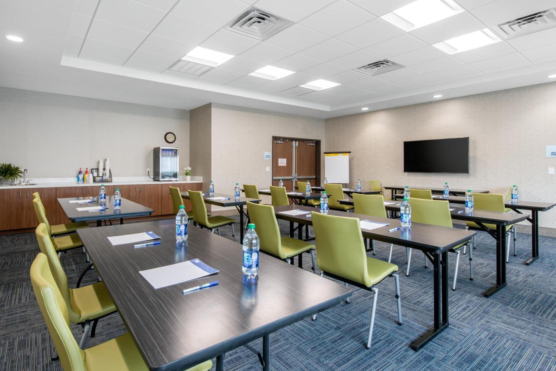 Holiday Inn Express & Suites Alachua - Gainesville Area by IHG photo 54