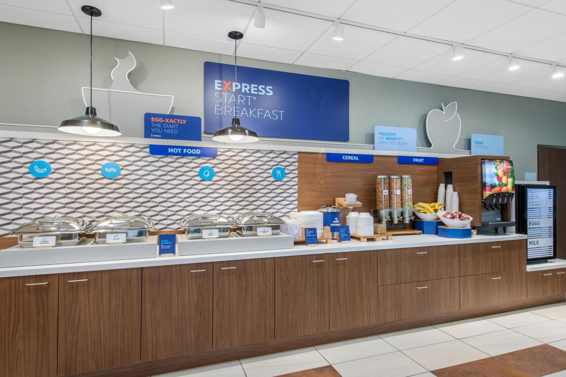 Holiday Inn Express & Suites Alachua - Gainesville Area by IHG photo 59