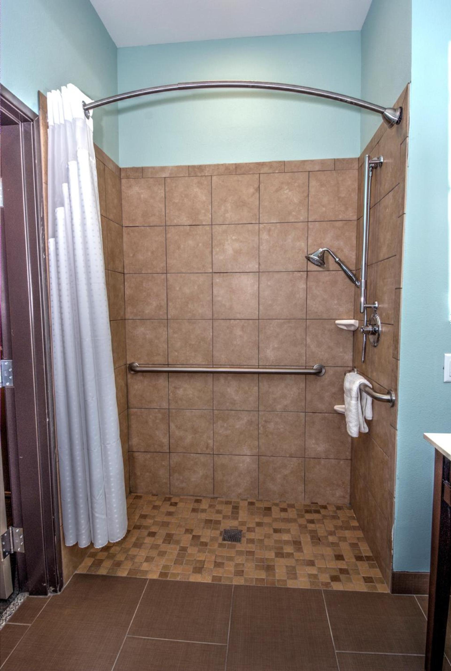 Holiday Inn Express & Suites Austin South by IHG photo 14