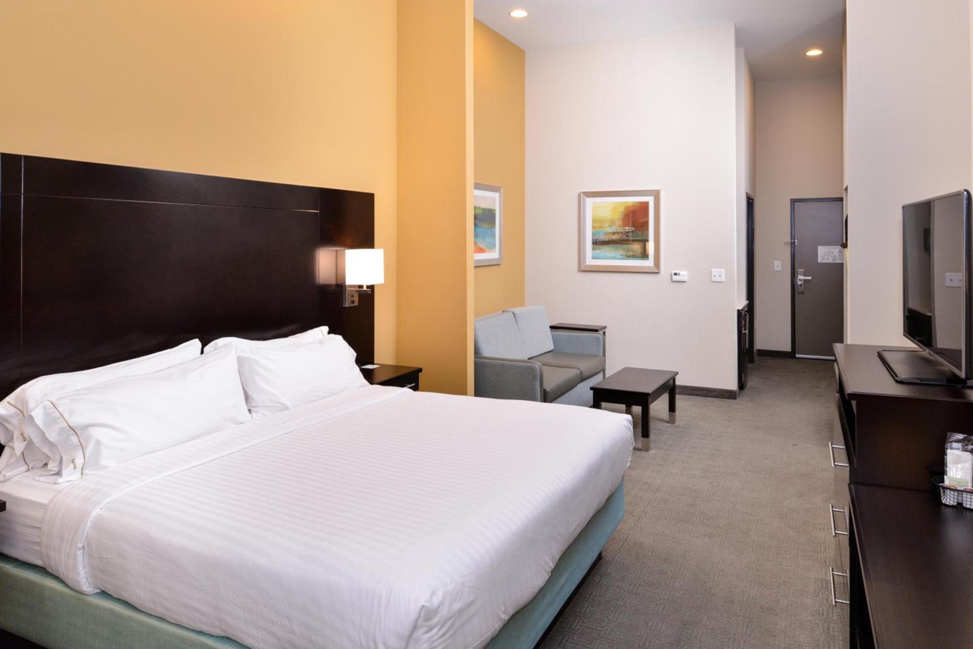 Holiday Inn Express & Suites Austin South by IHG photo 43
