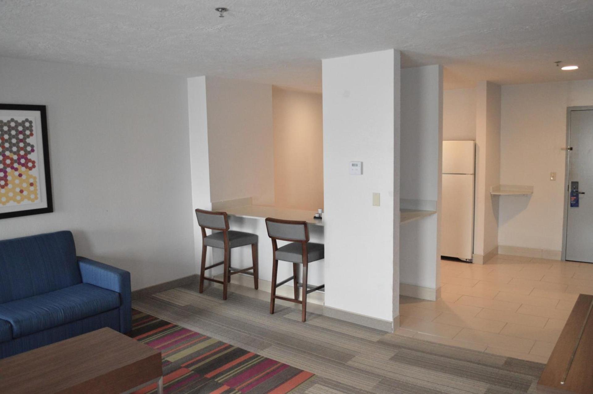 Holiday Inn Express & Suites Batesville by IHG photo 33