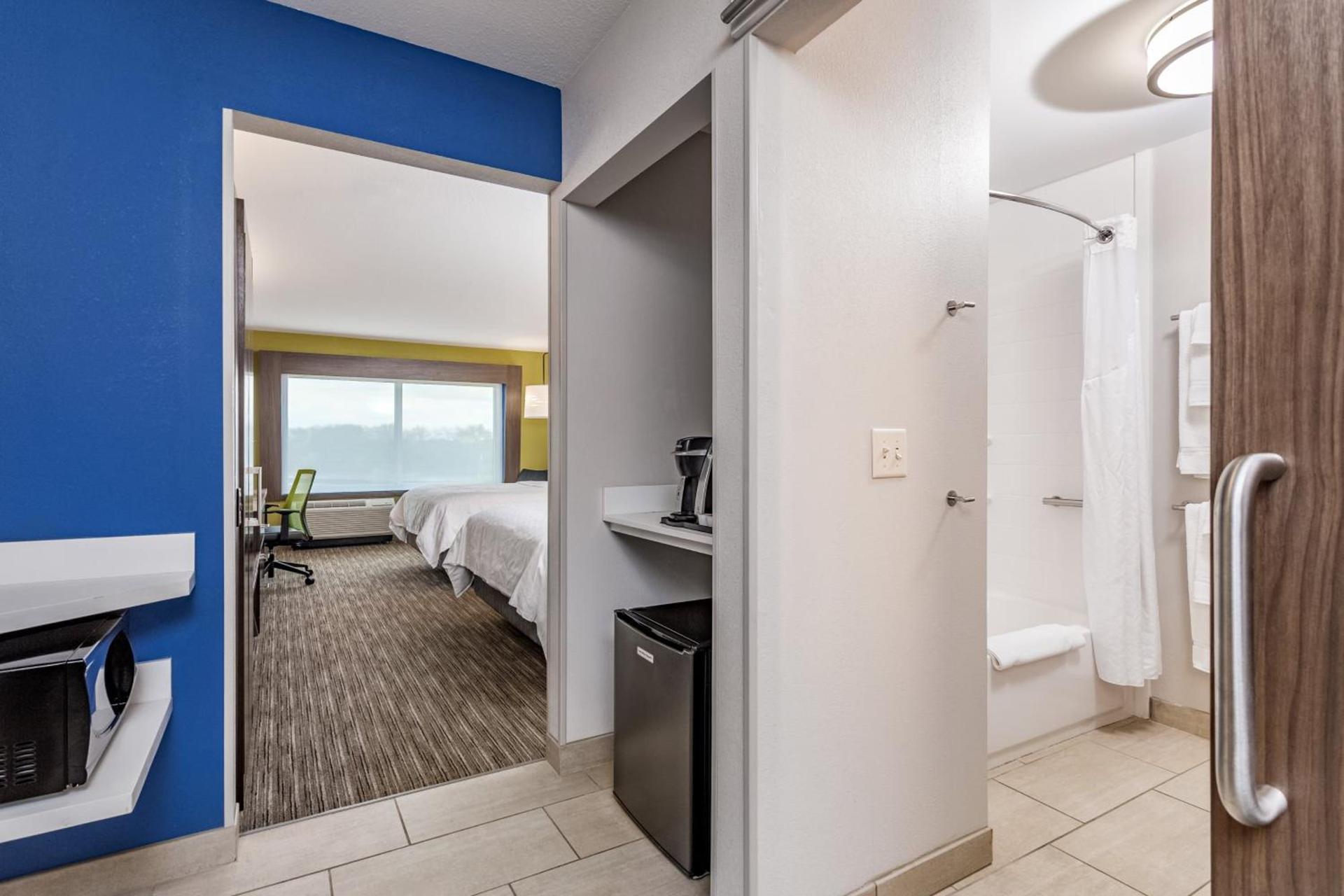 Holiday Inn Express & Suites Hammond by IHG photo 23