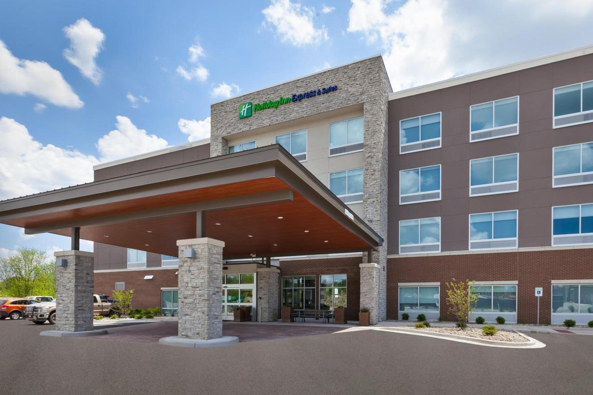 Holiday Inn Express & Suites - Grand Rapids Airport - South by IHG — hotel in Grand Rapids