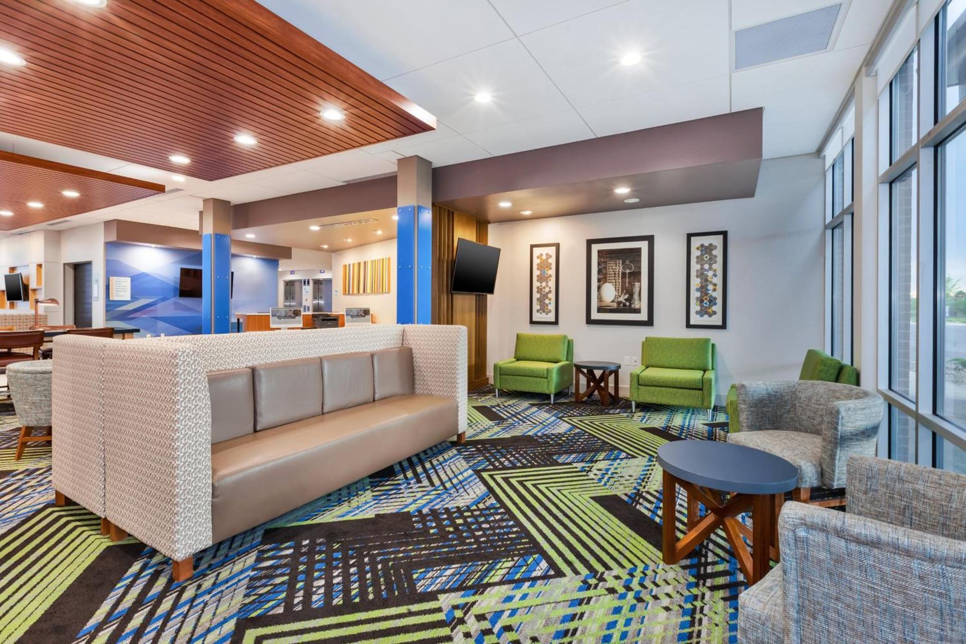 Holiday Inn Express & Suites - Grand Rapids Airport - South by IHG photo 57