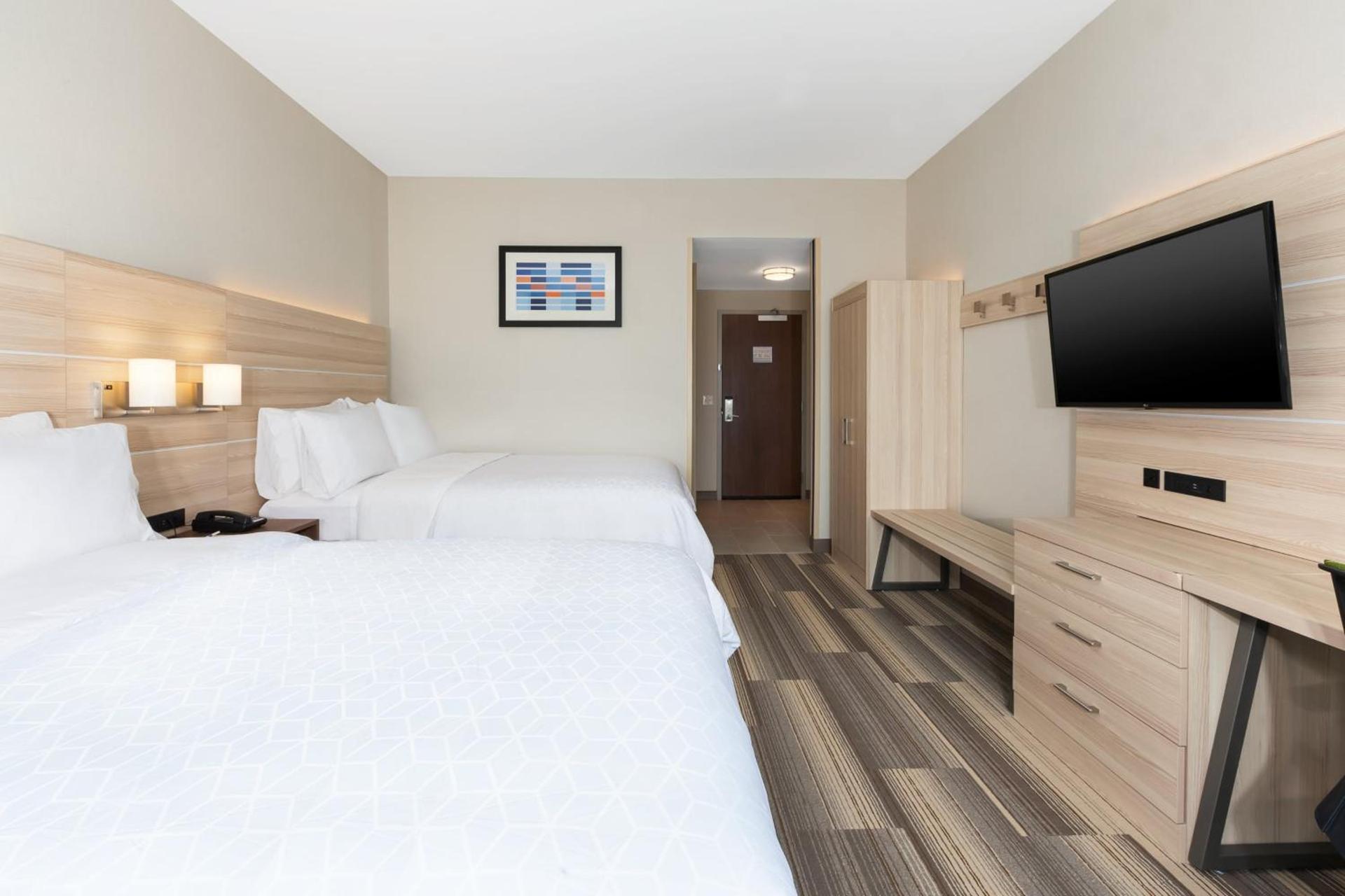 Holiday Inn Express & Suites - Grand Rapids Airport - South by IHG photo 65