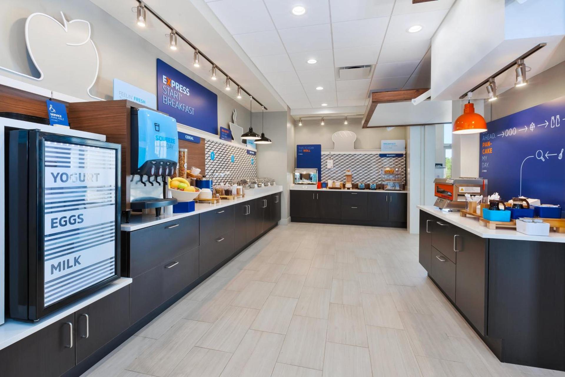 Holiday Inn Express & Suites - Grand Rapids Airport - South by IHG photo 62