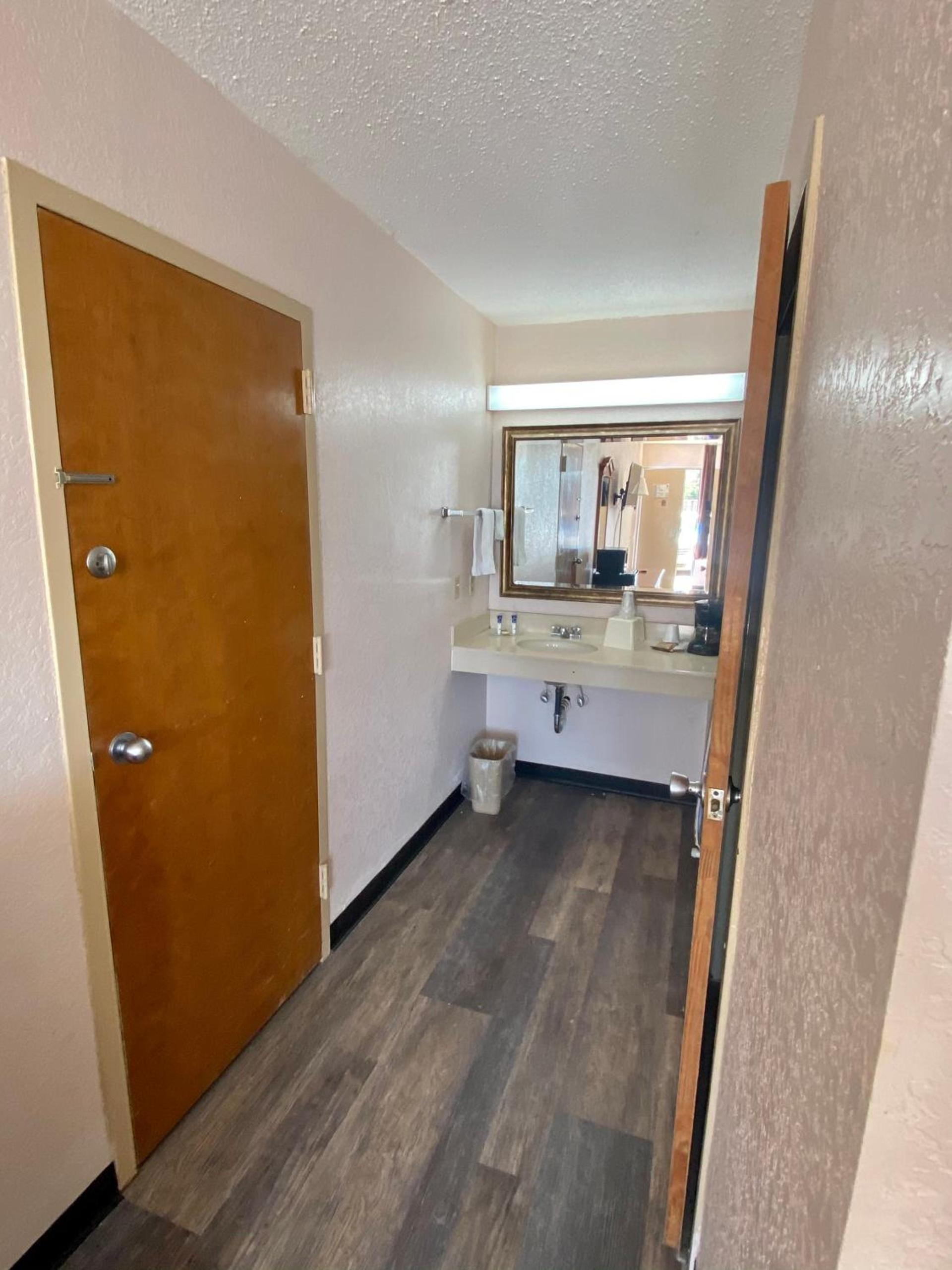Motel 6 Marianna, FL photo 12