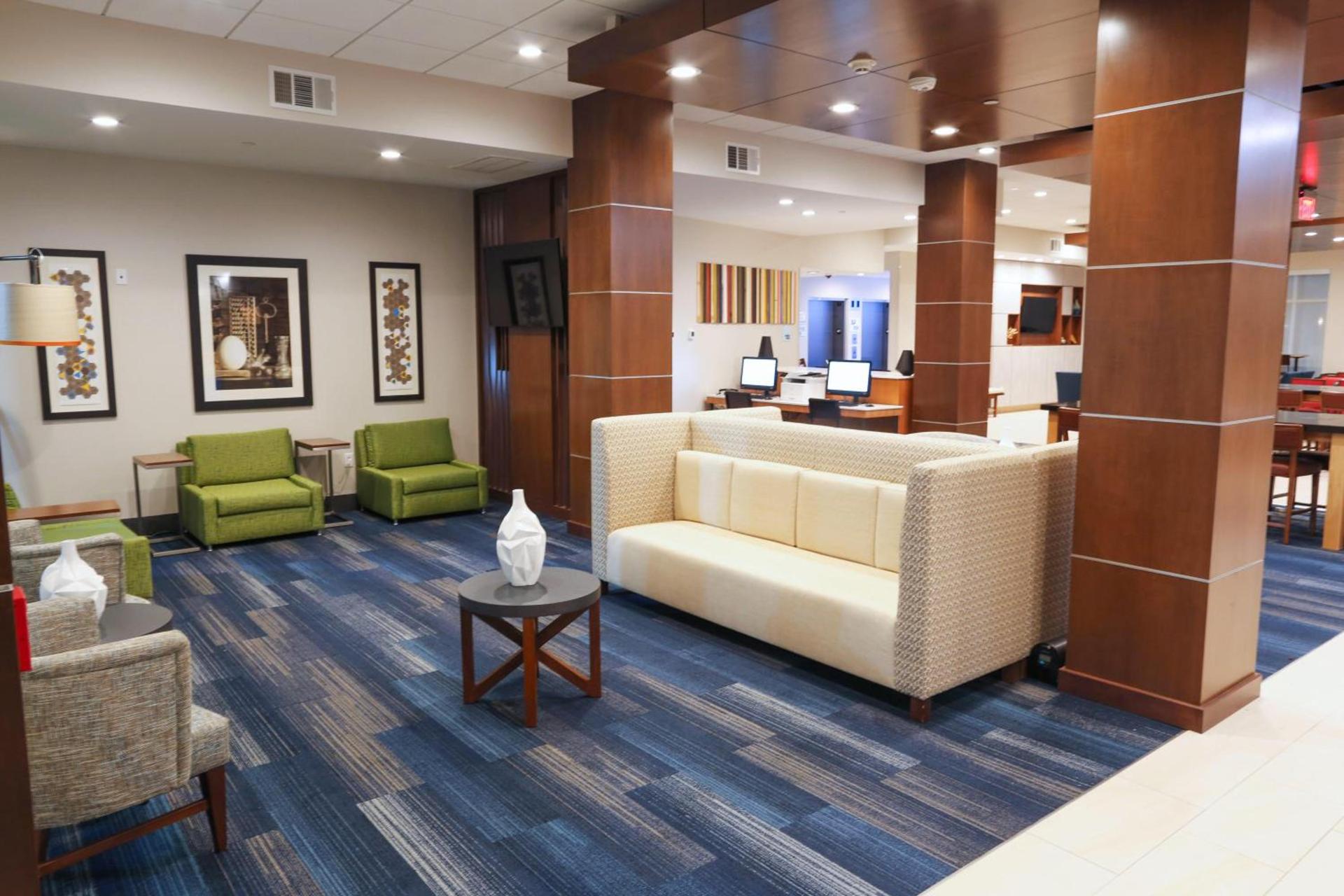 Holiday Inn Express & Suites - Houston IAH - Beltway 8 by IHG photo 25