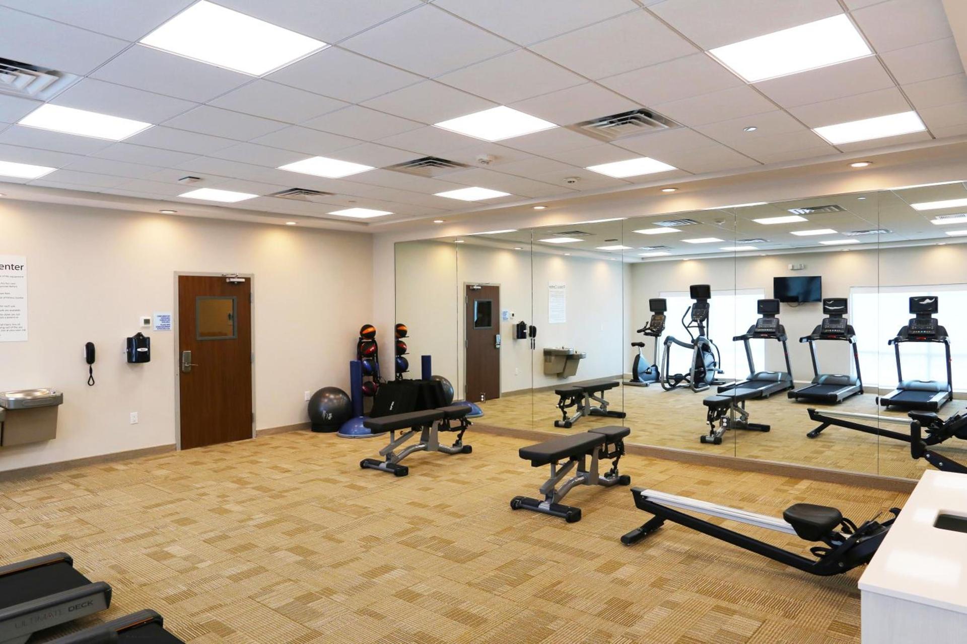 Holiday Inn Express & Suites - Houston IAH - Beltway 8 by IHG photo 24