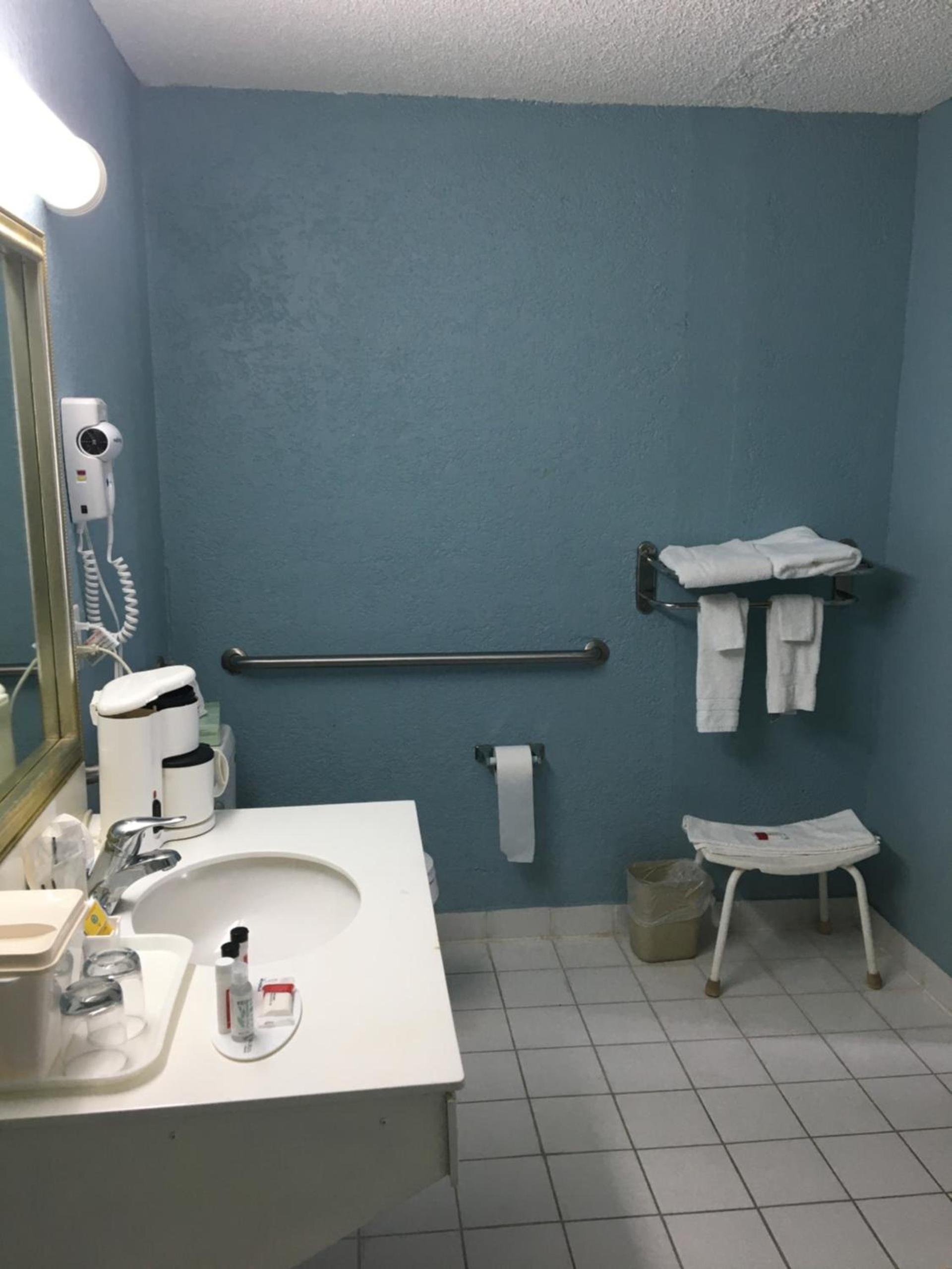 Days Inn by Wyndham Stuart photo 42
