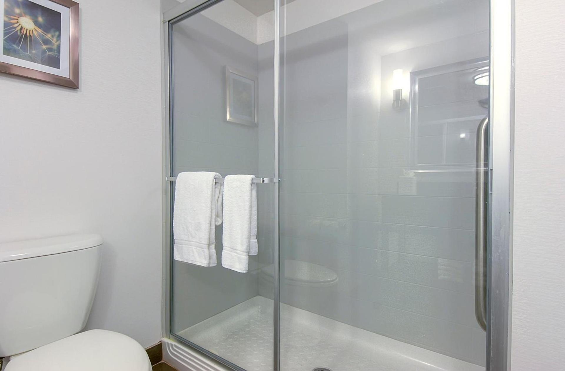 Holiday Inn Express & Suites Carlsbad Beach by IHG photo 44