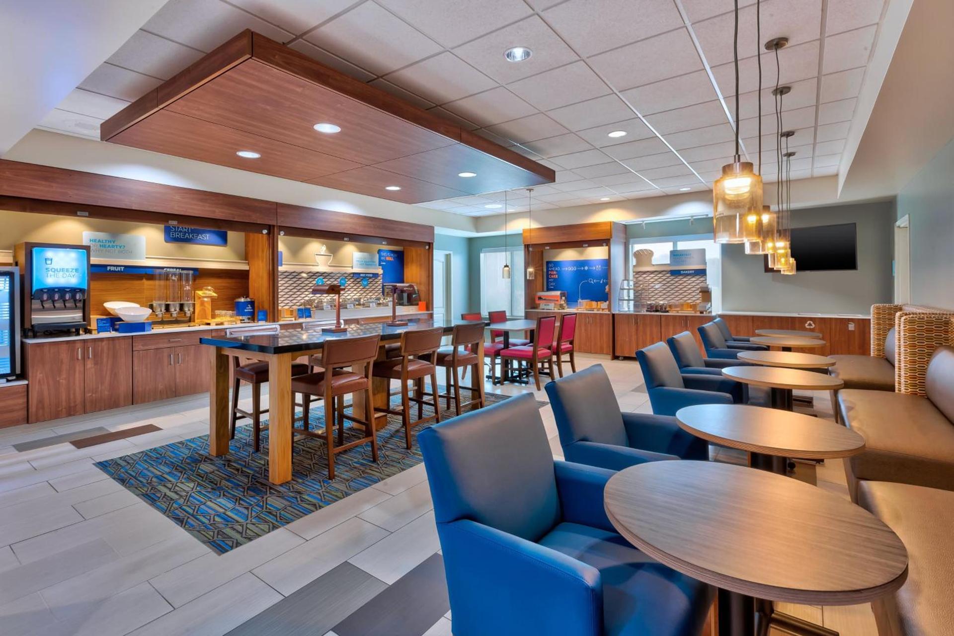 Holiday Inn Express & Suites - Effingham by IHG photo 52