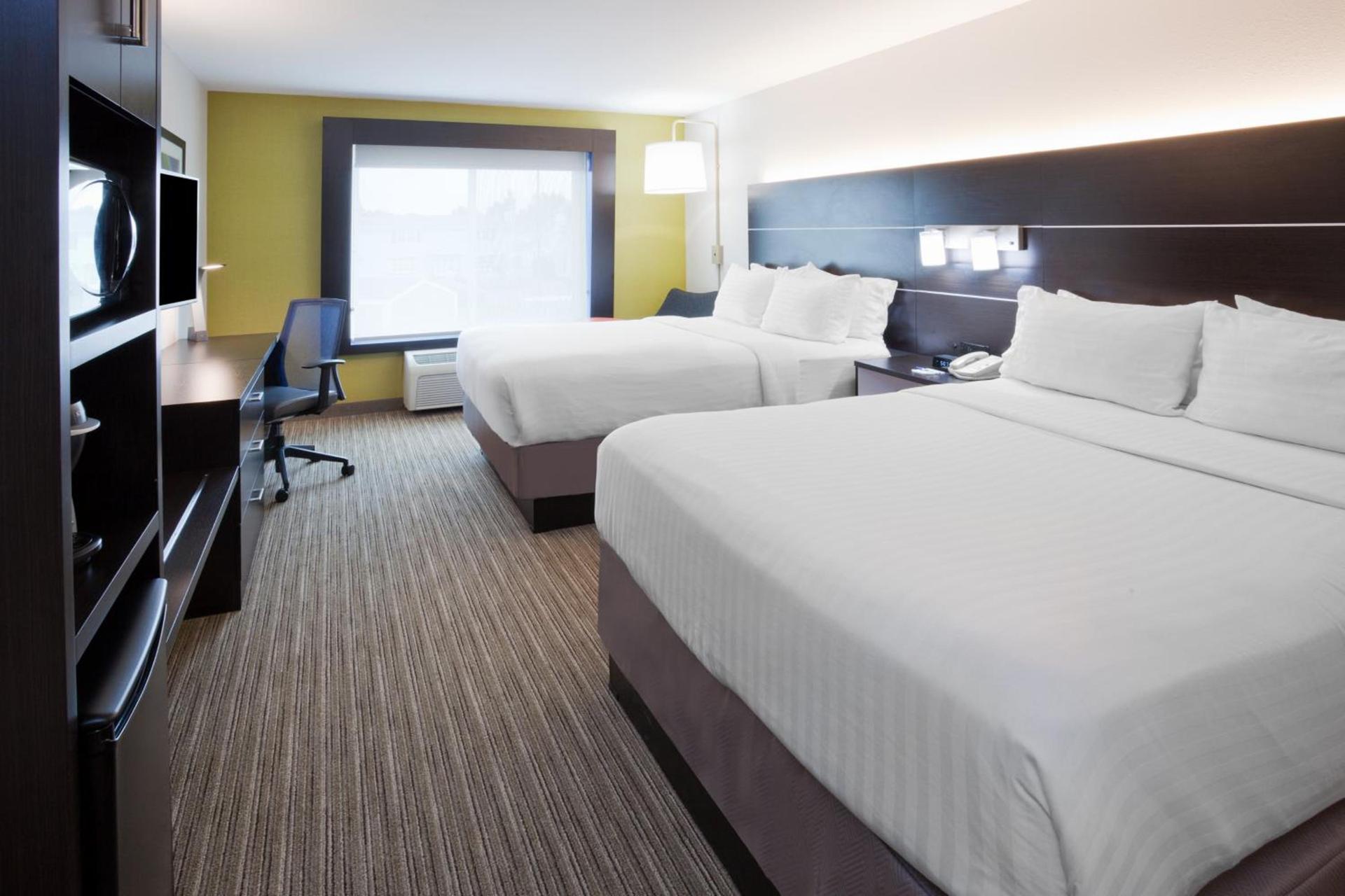 Holiday Inn Express & Suites - Dickinson by IHG photo 66