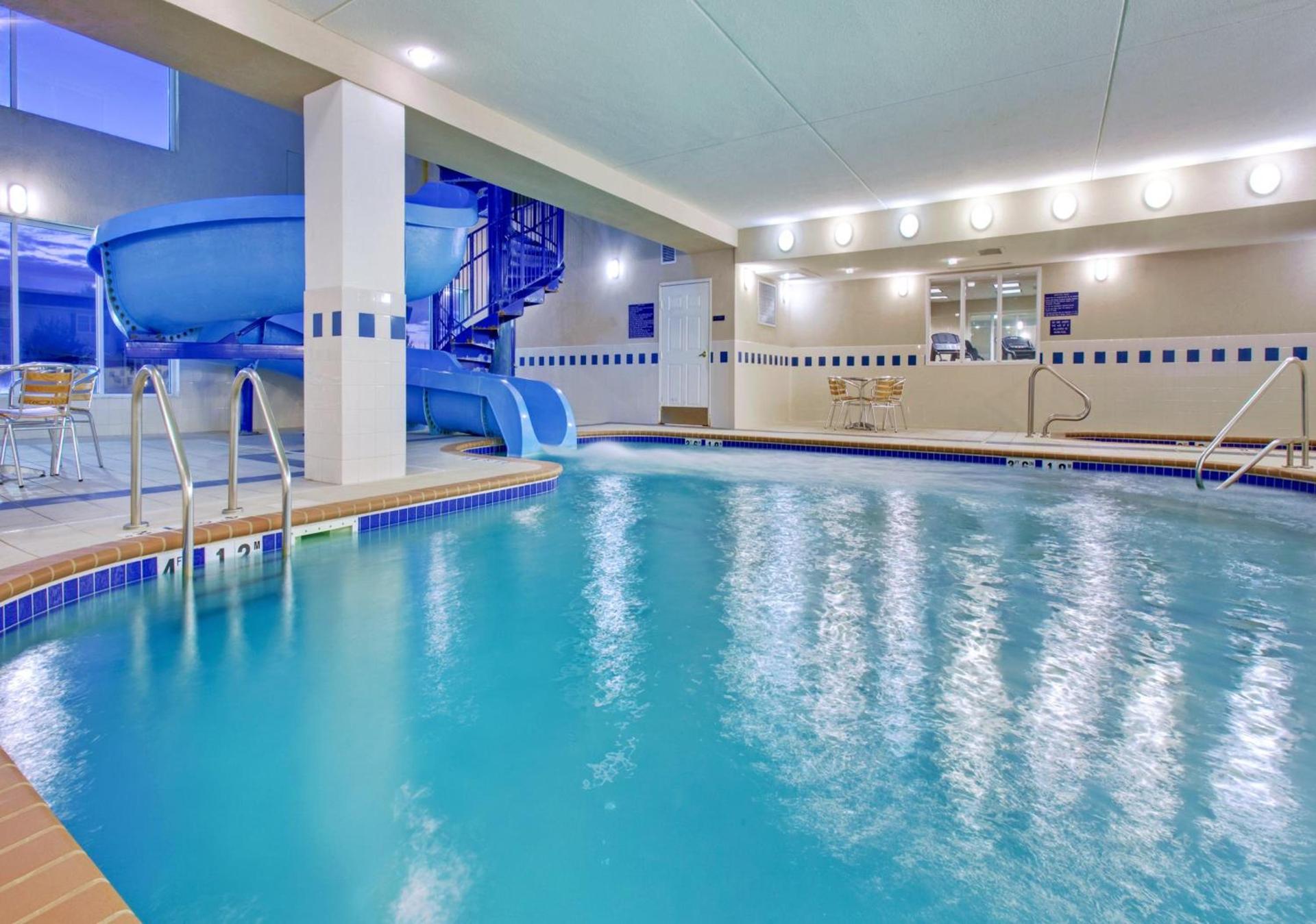 Holiday Inn Express & Suites - Dickinson by IHG photo 39