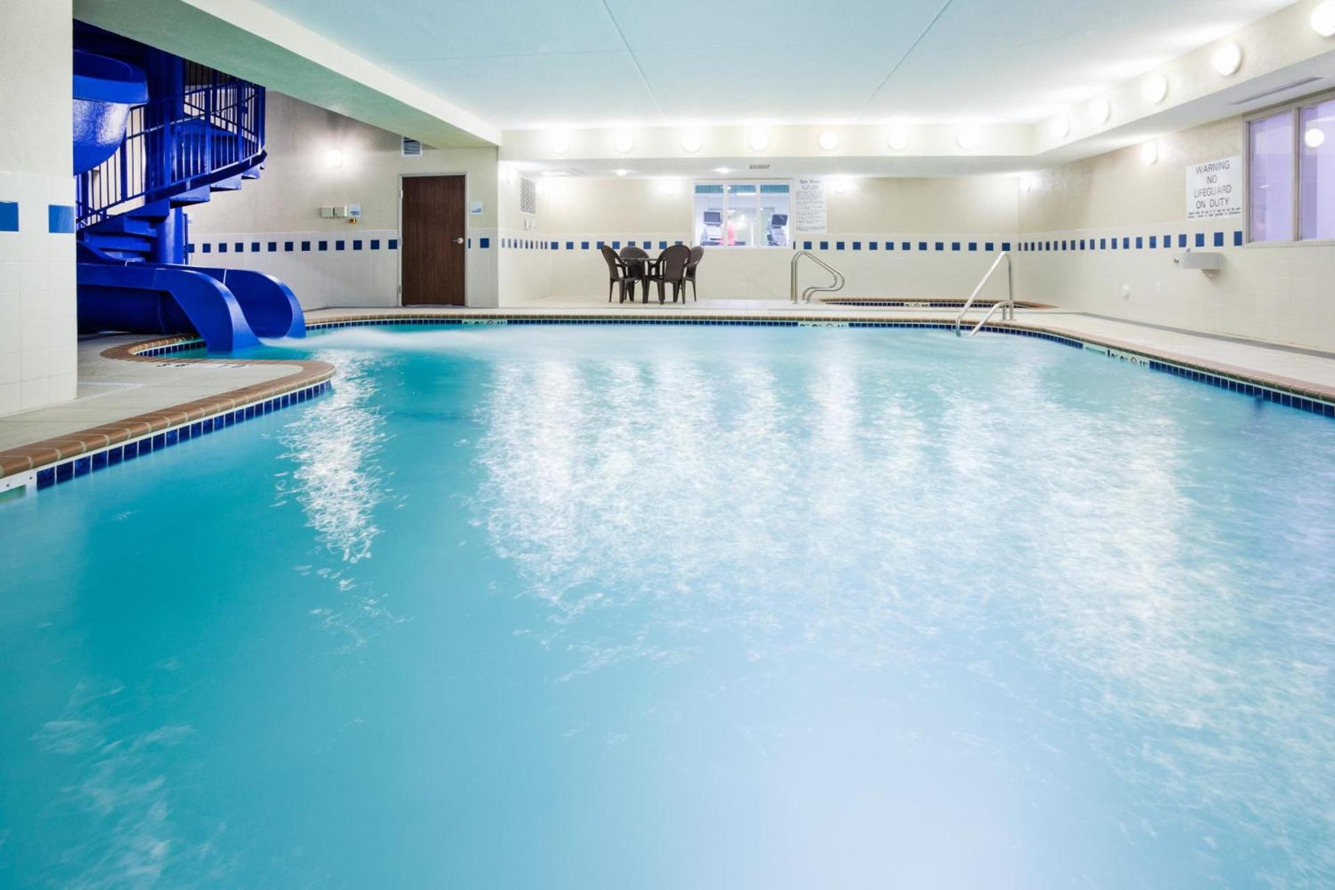 Holiday Inn Express & Suites - Dickinson by IHG photo 37