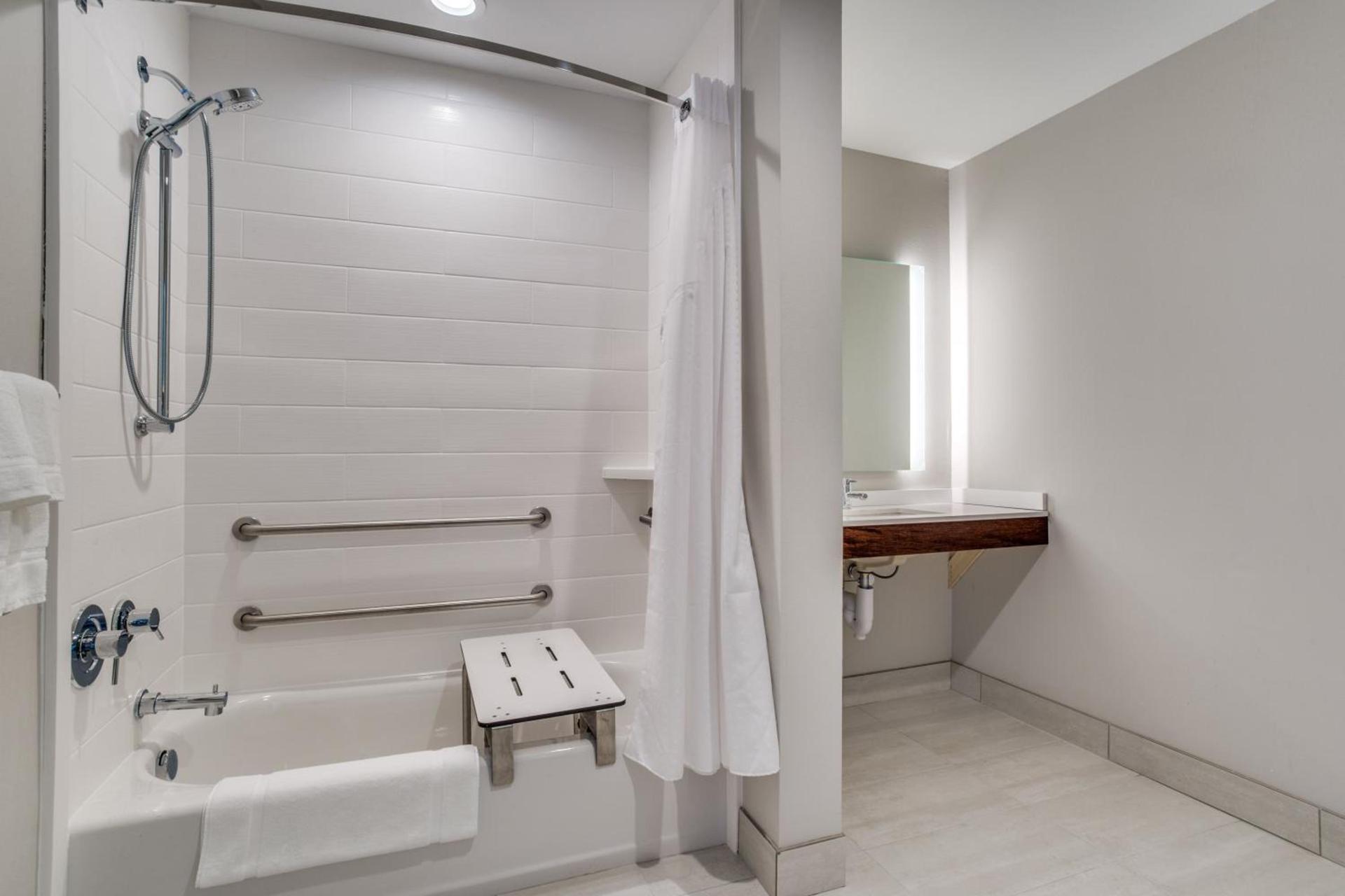 Holiday Inn Express & Suites - Denton South by IHG photo 30